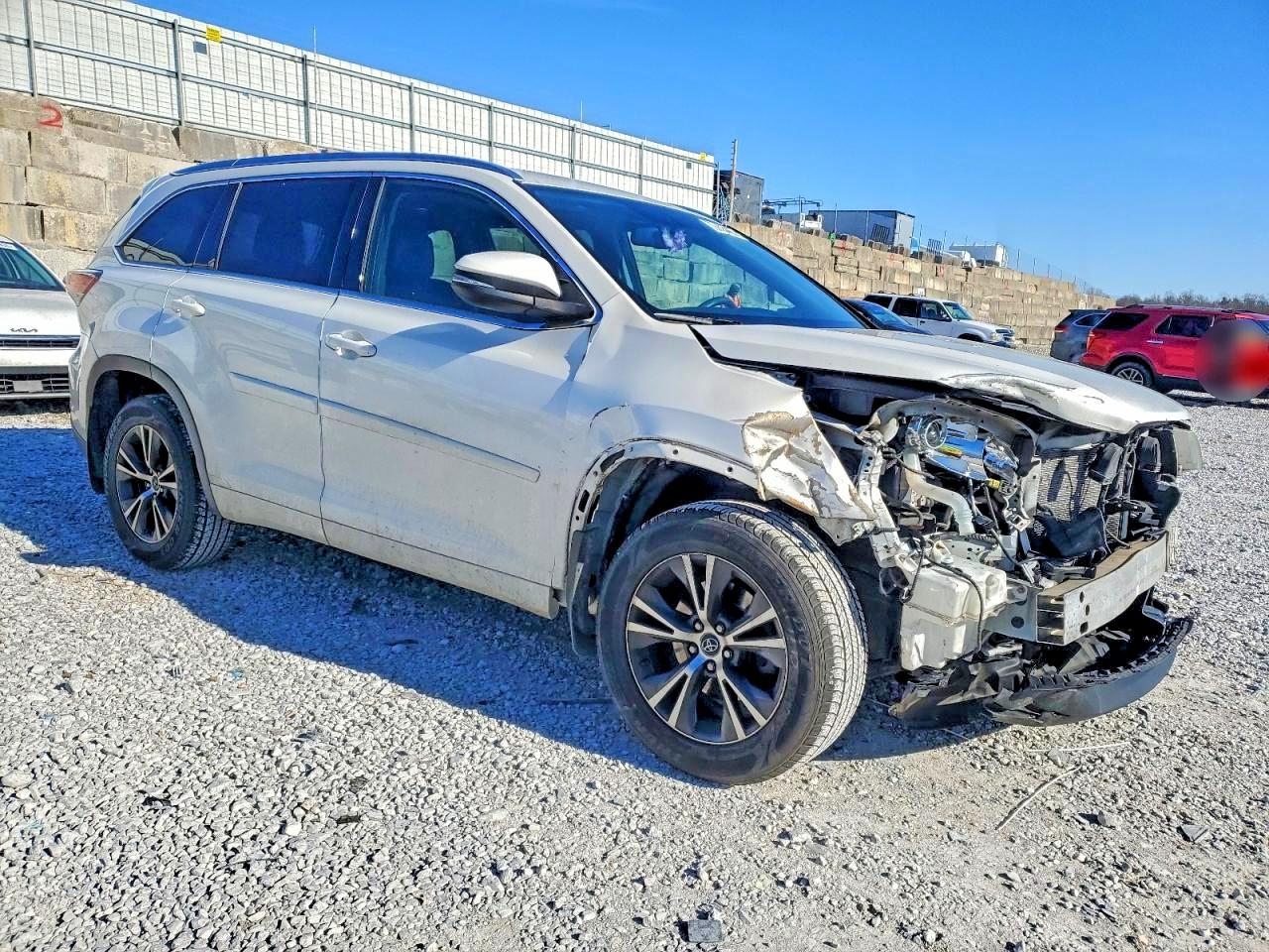 2016 TOYOTA HIGHLANDER XLE photo 13