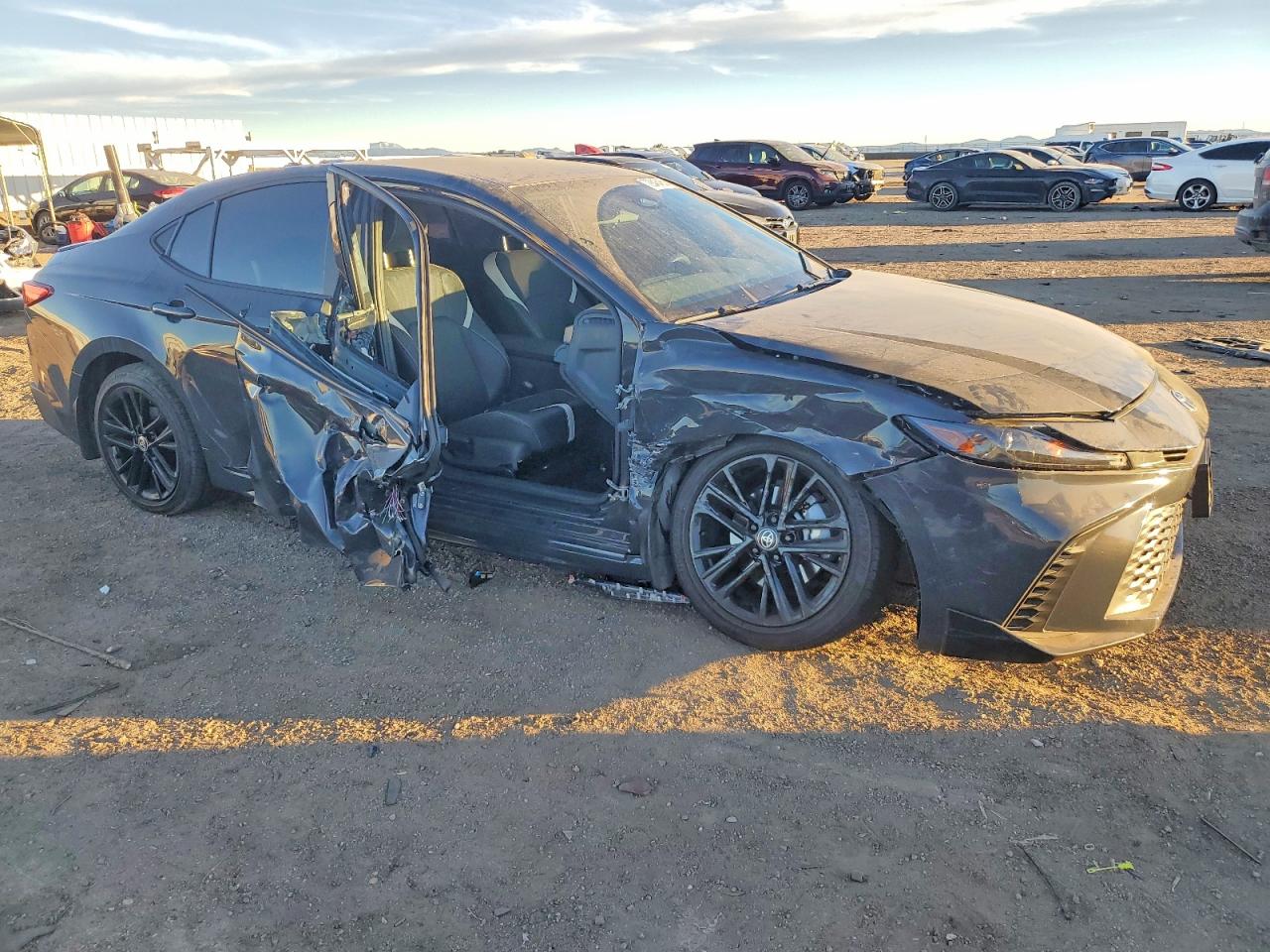 2025 TOYOTA CAMRY SE photo 4