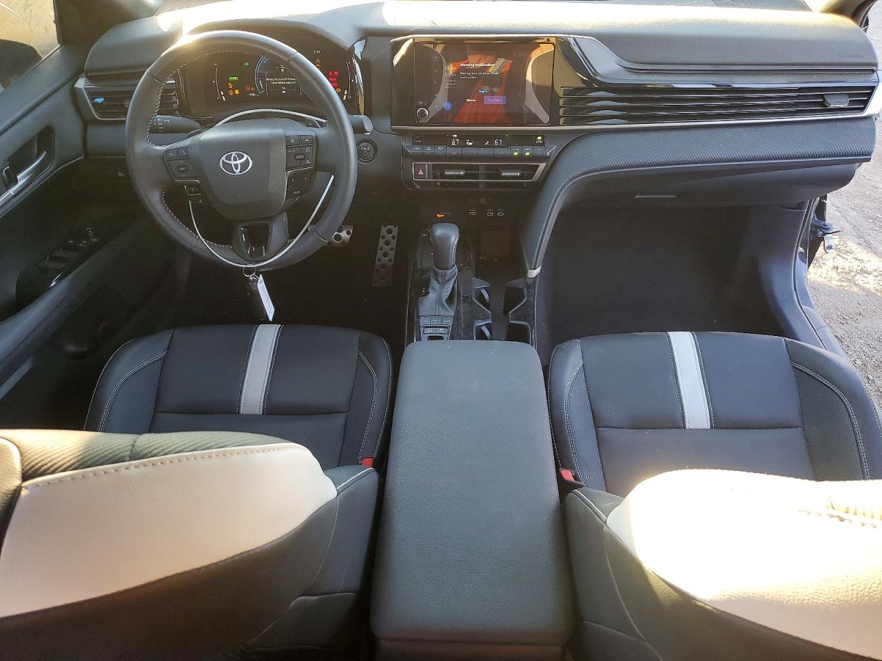 2025 TOYOTA CAMRY SE photo 8