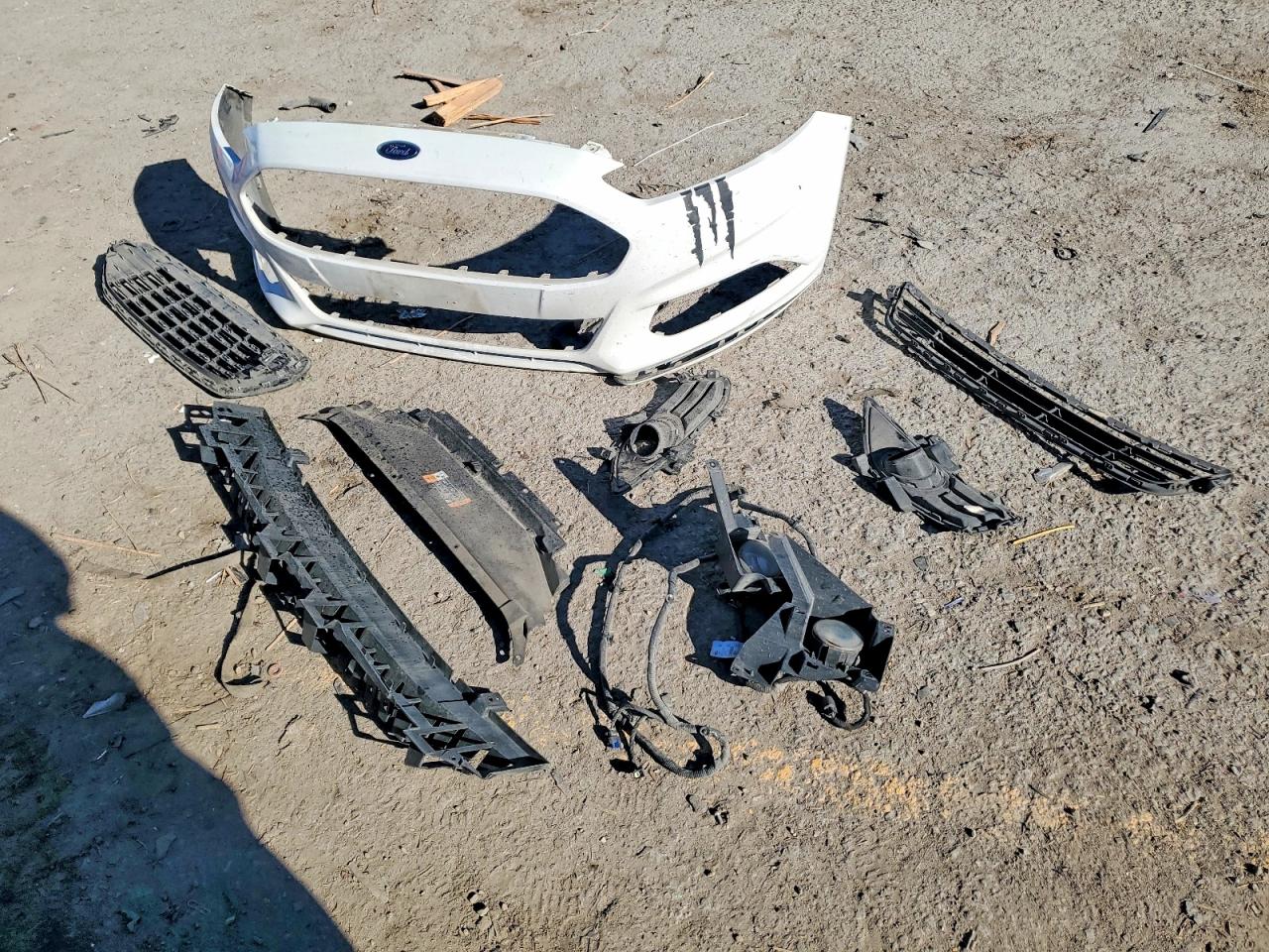 2014 FORD FUSION SE photo 34