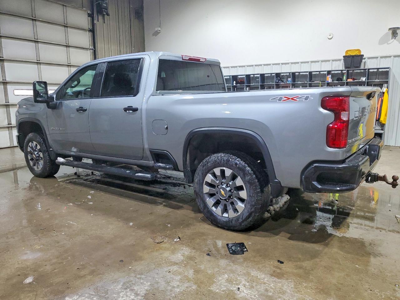 2024 CHEVROLET SILVERADO K2500 CUSTOM photo 3