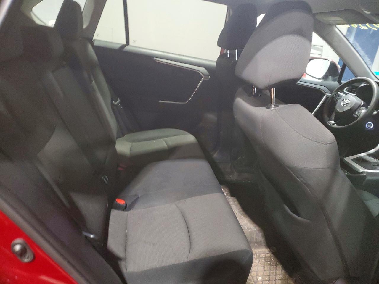 2019 TOYOTA RAV4 LE photo 21