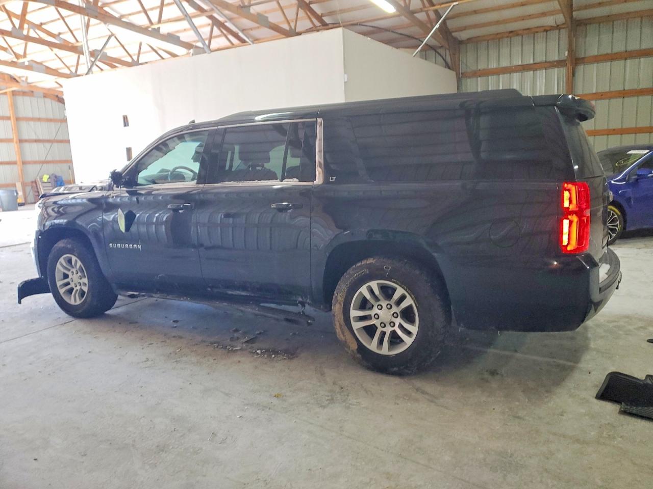 2018 CHEVROLET SUBURBAN K1500 LT photo 2