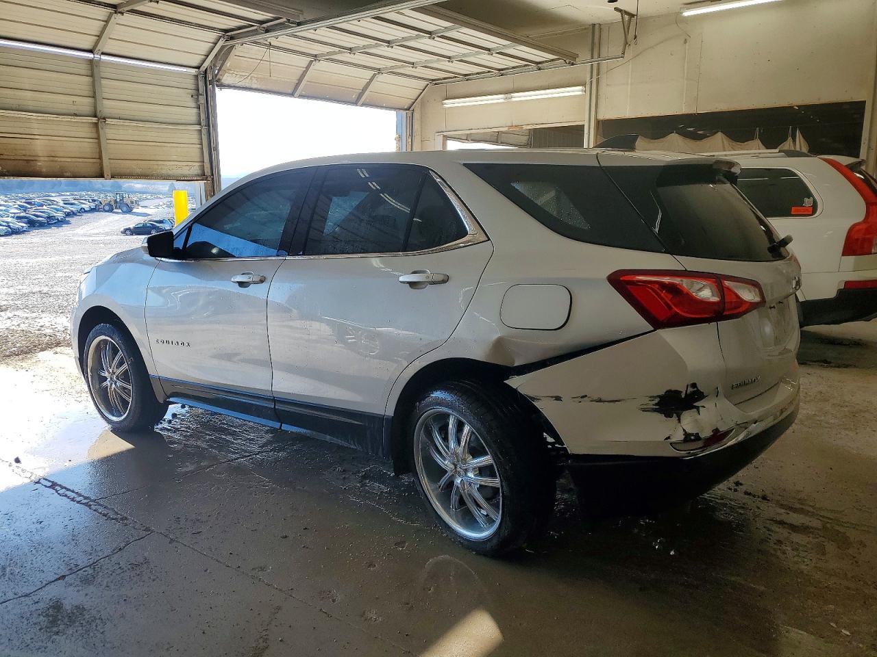 2019 CHEVROLET EQUINOX LT photo 2