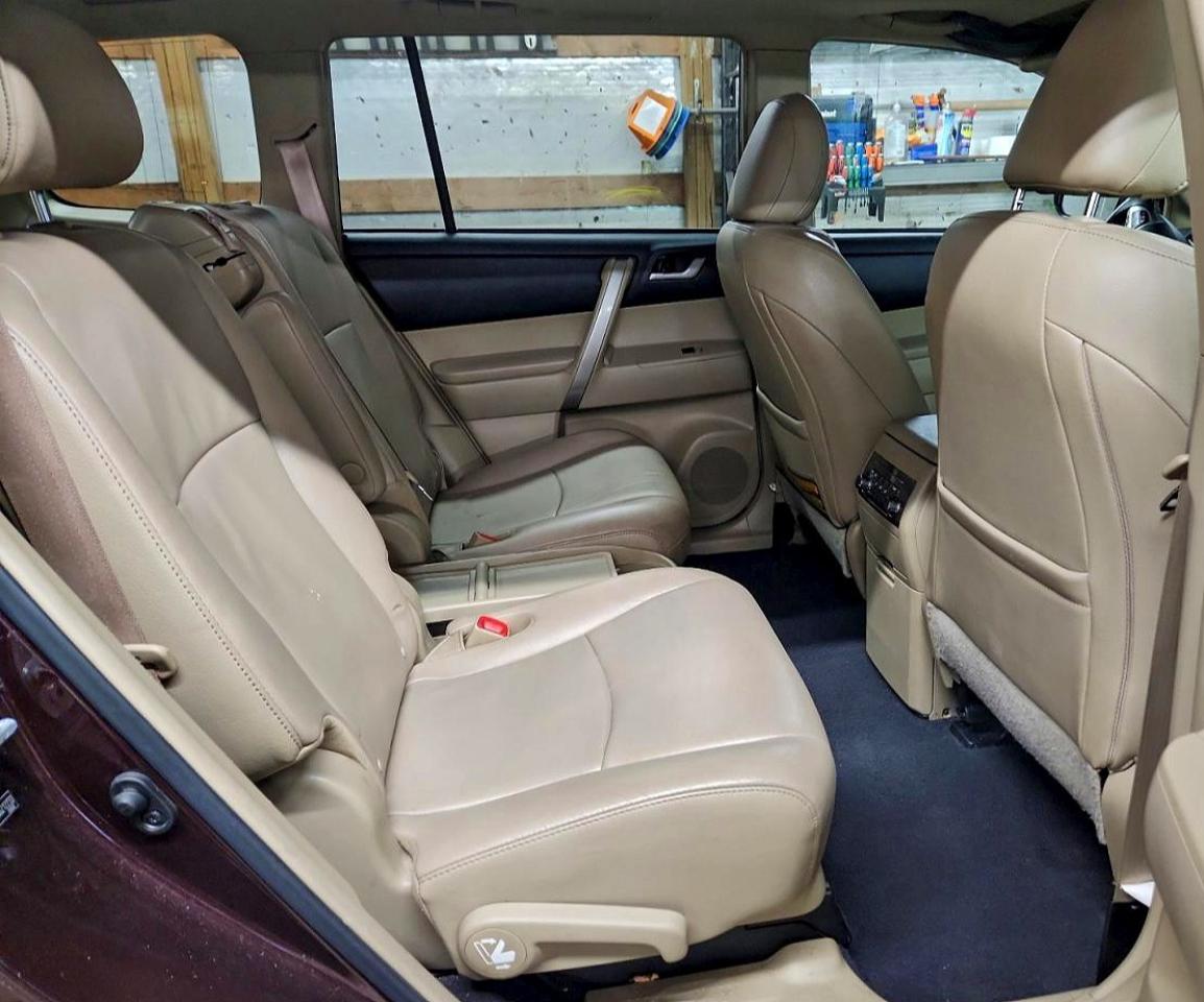 2013 TOYOTA HIGHLANDER SE photo 21
