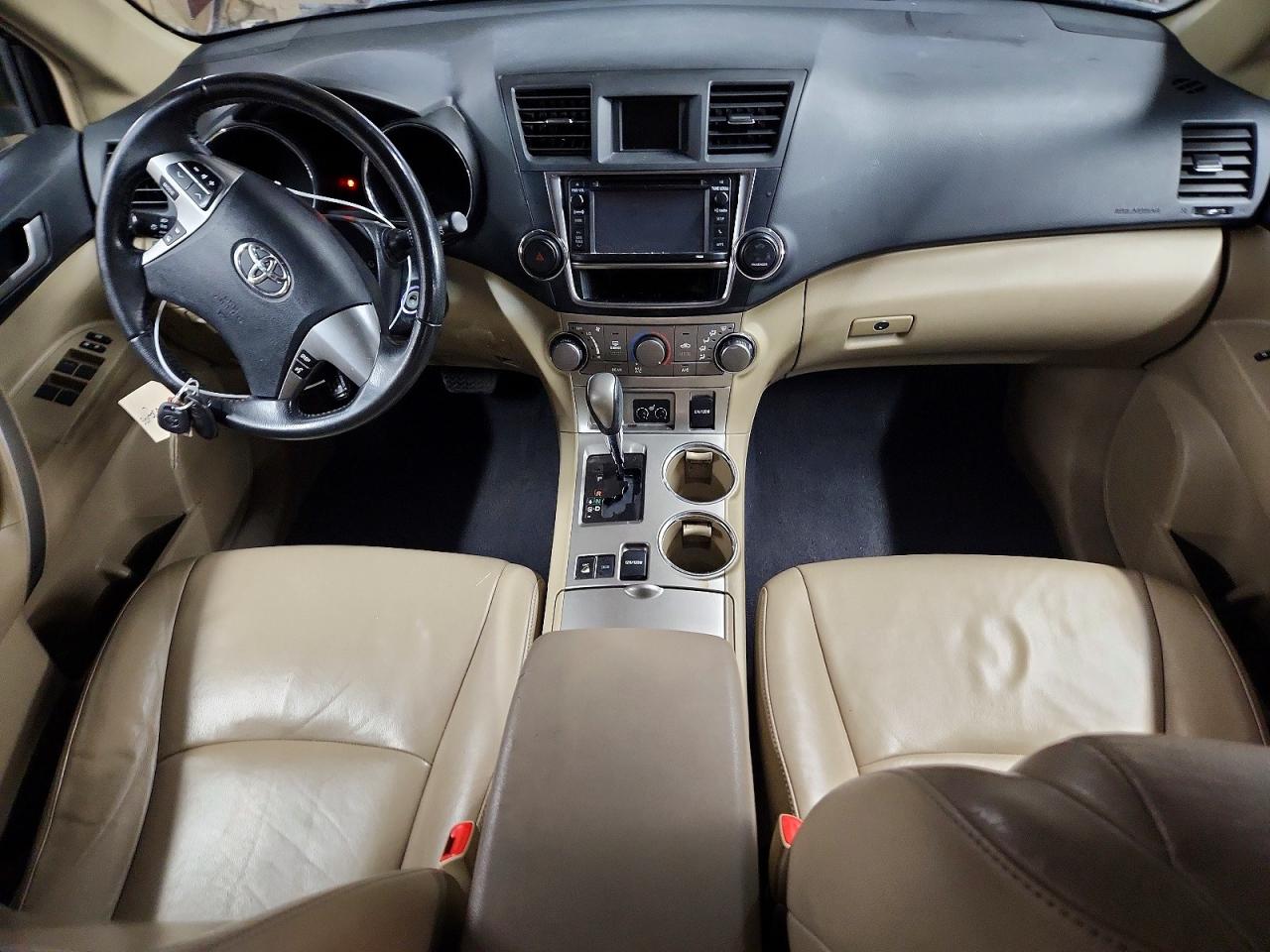 2013 TOYOTA HIGHLANDER SE photo 15