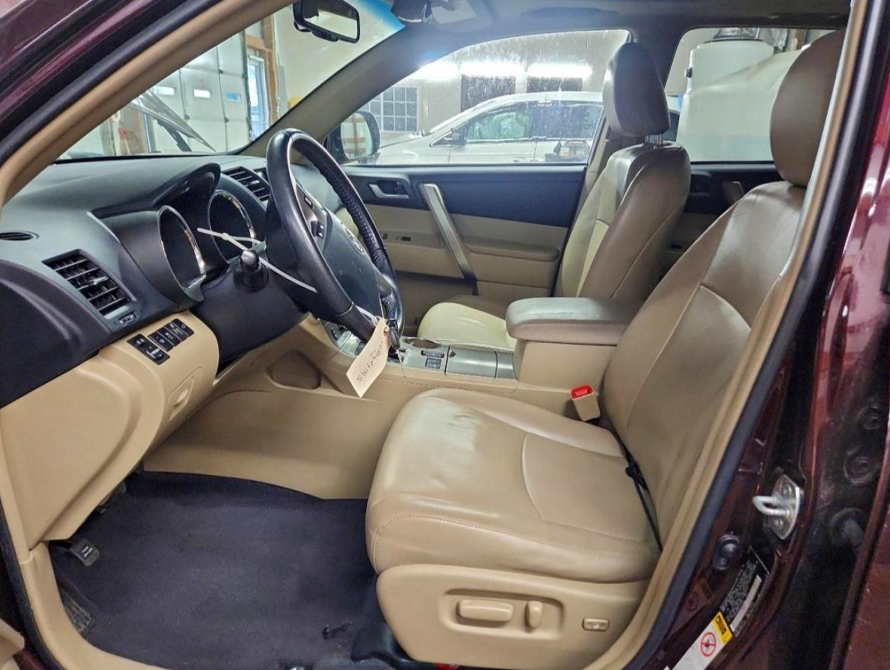 2013 TOYOTA HIGHLANDER SE photo 13