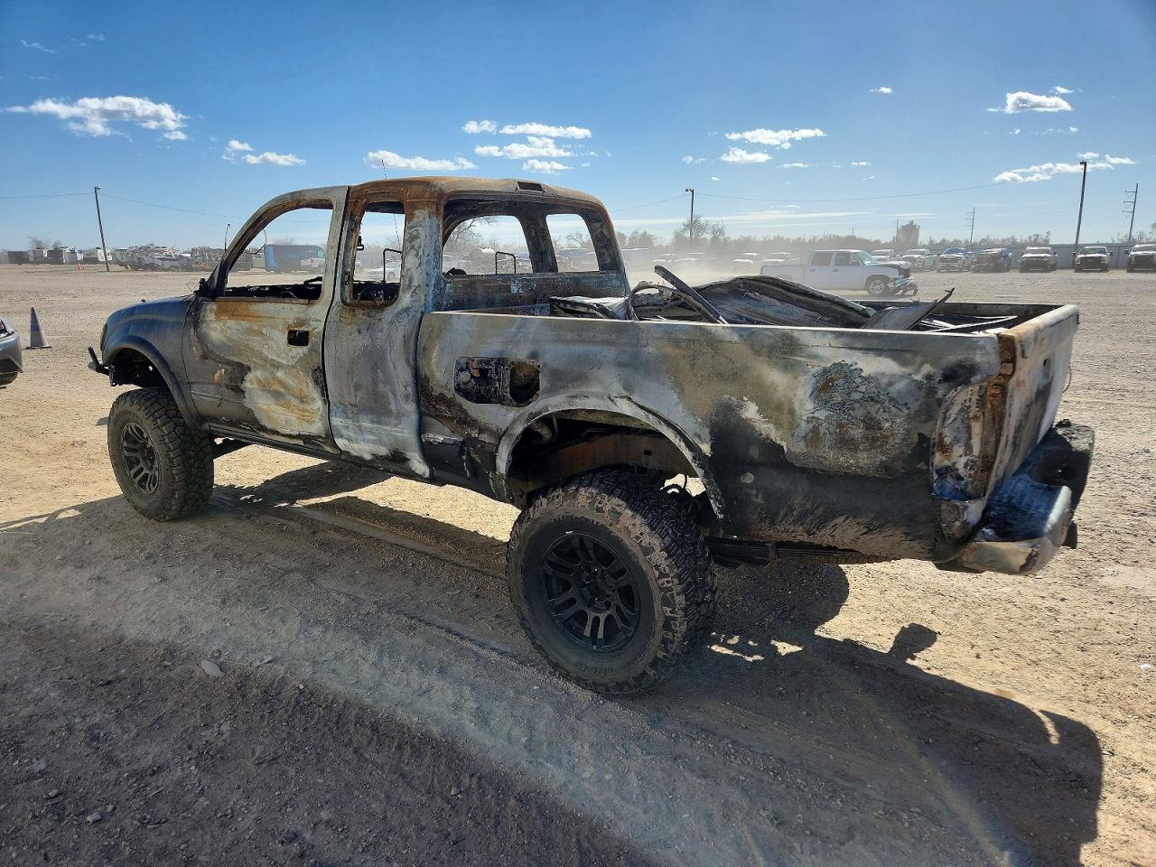 1999 TOYOTA TACOMA photo 2