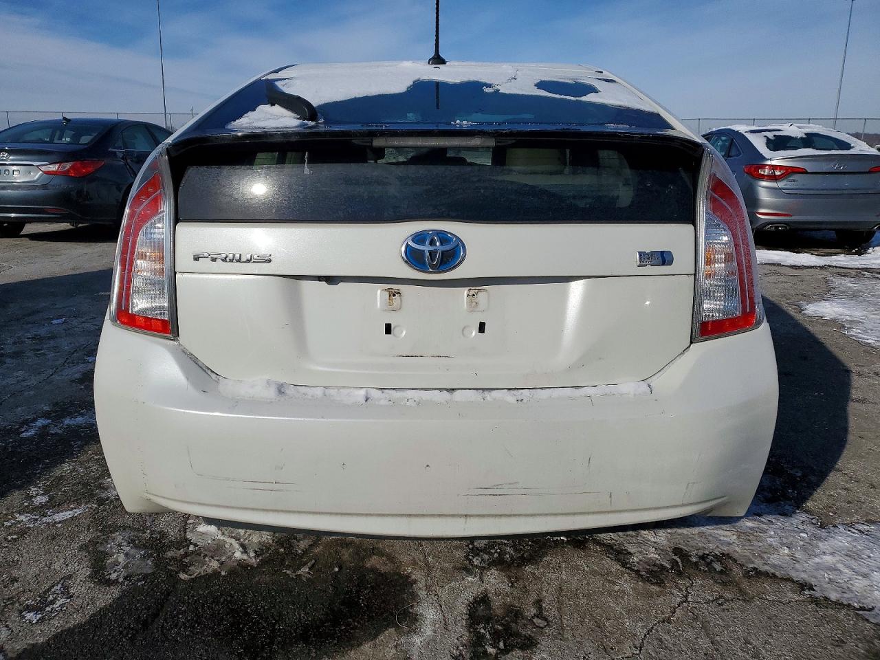 2013 TOYOTA PRIUS photo 6