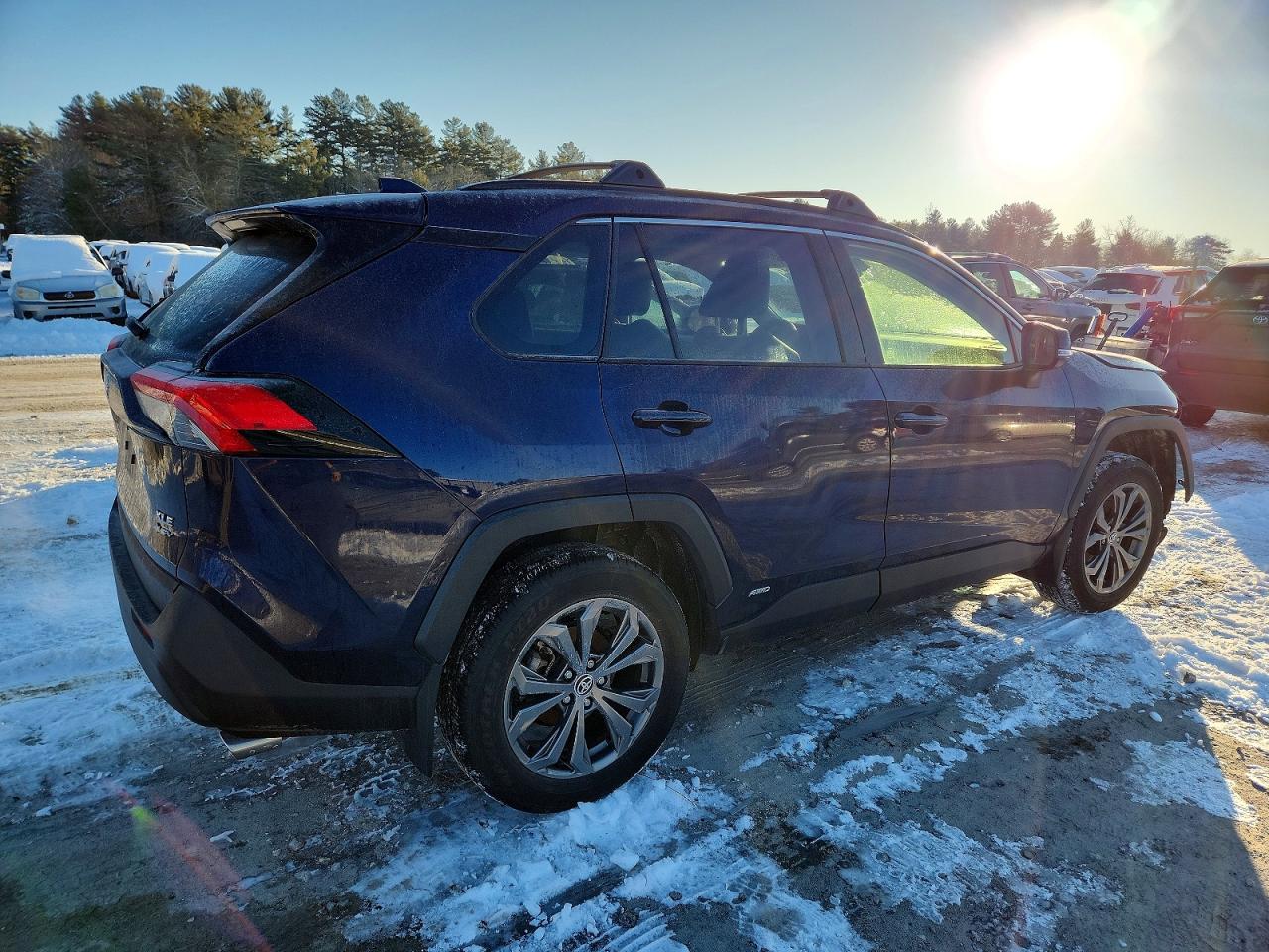 2025 TOYOTA RAV4 XLE PREMIUM photo 3