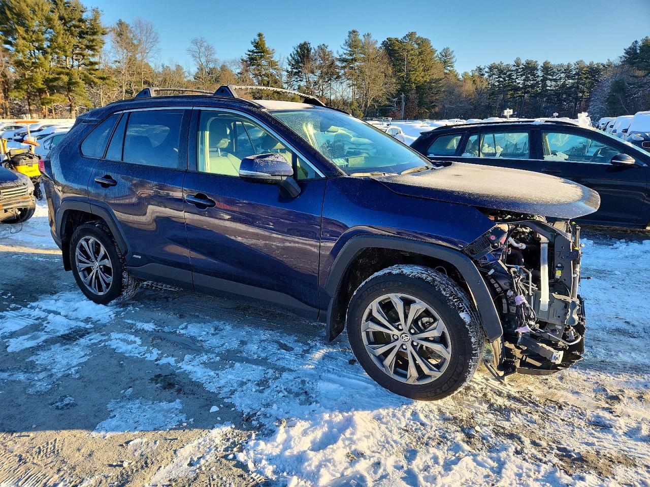 2025 TOYOTA RAV4 XLE PREMIUM photo 4