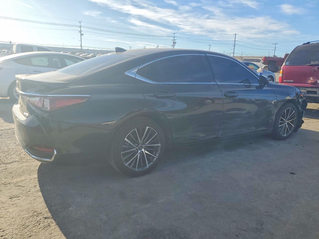 2025 LEXUS ES 300H BASE photo 3