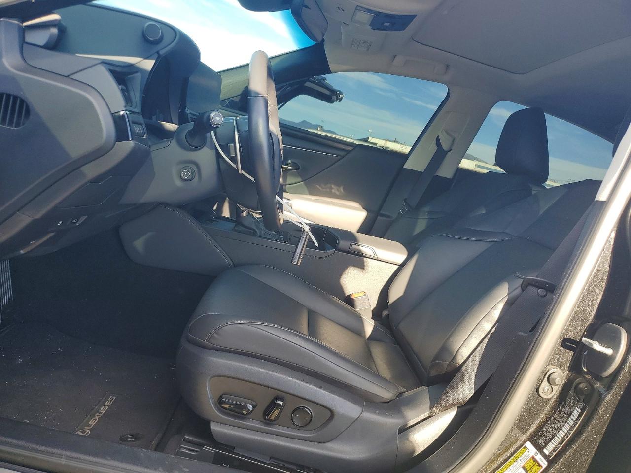 2025 LEXUS ES 300H BASE photo 7