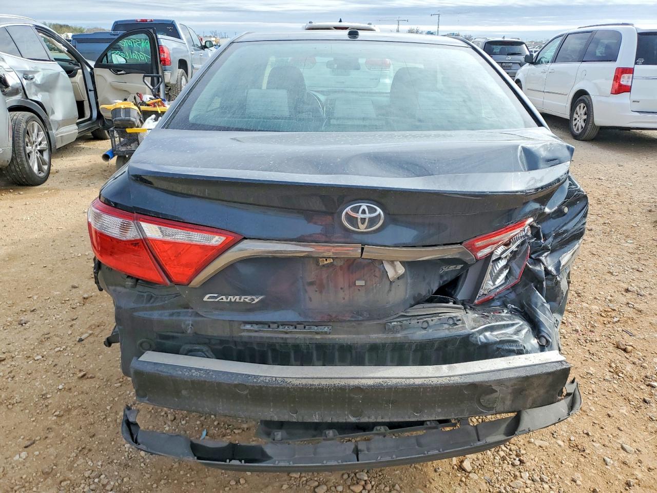 2016 TOYOTA CAMRY LE photo 11