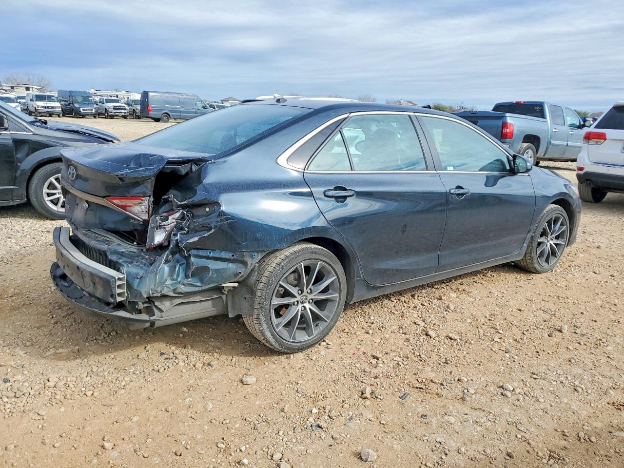2016 TOYOTA CAMRY LE photo 5