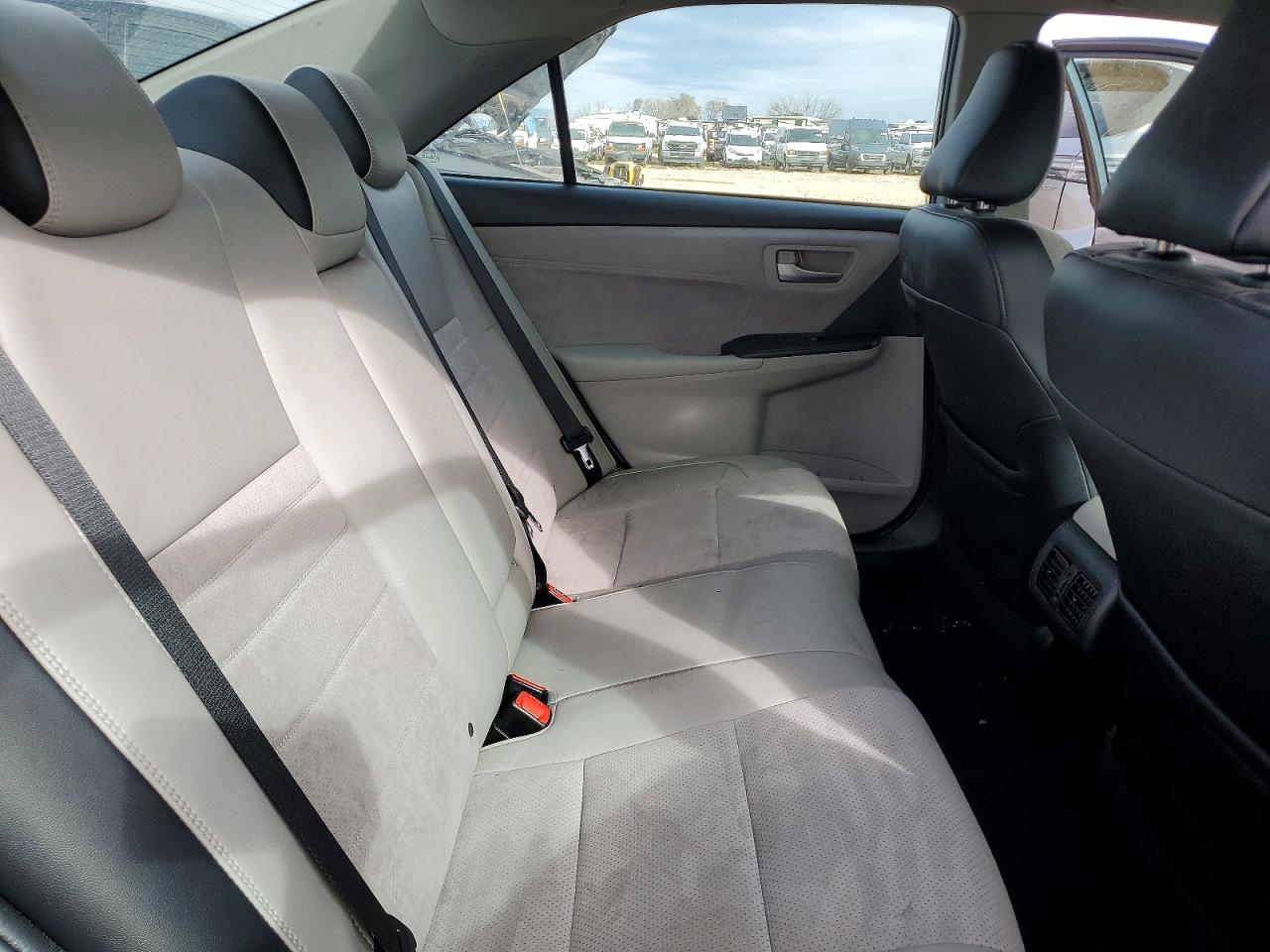 2016 TOYOTA CAMRY LE photo 19