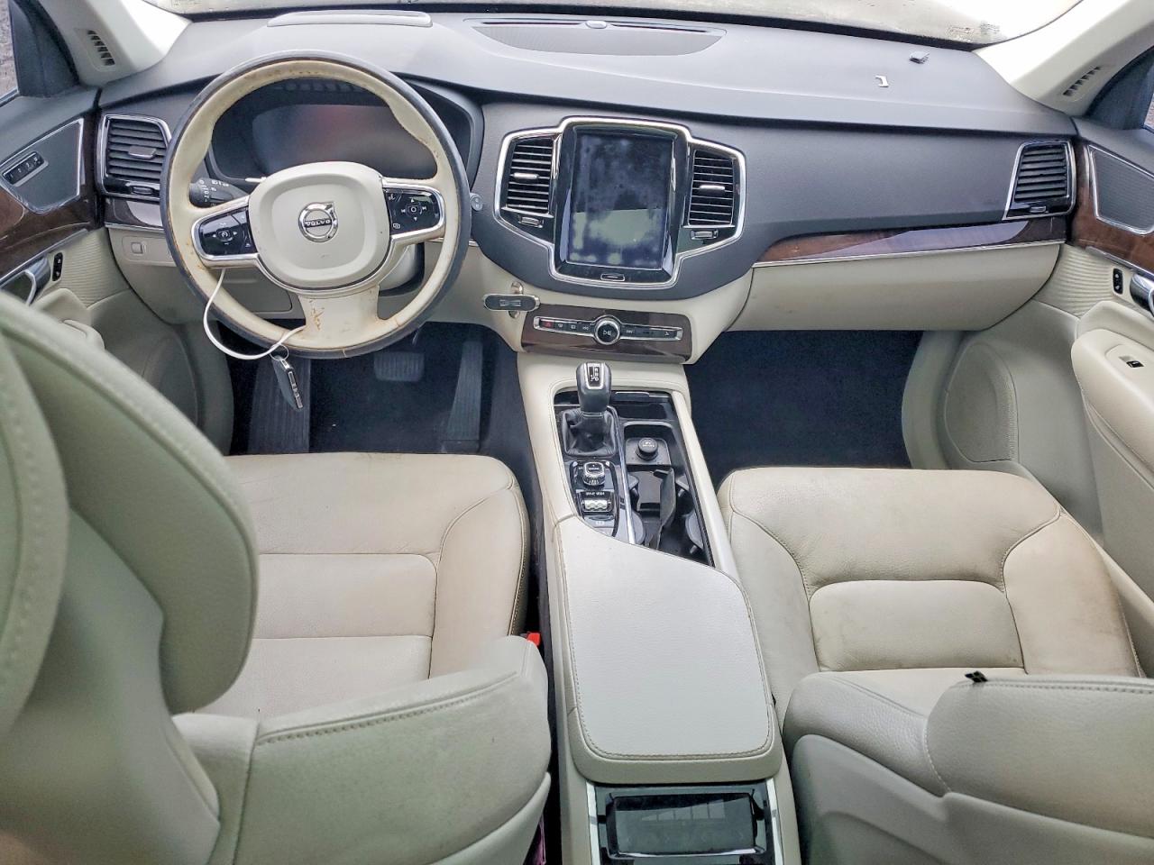 2016 VOLVO XC90 T6 photo 8