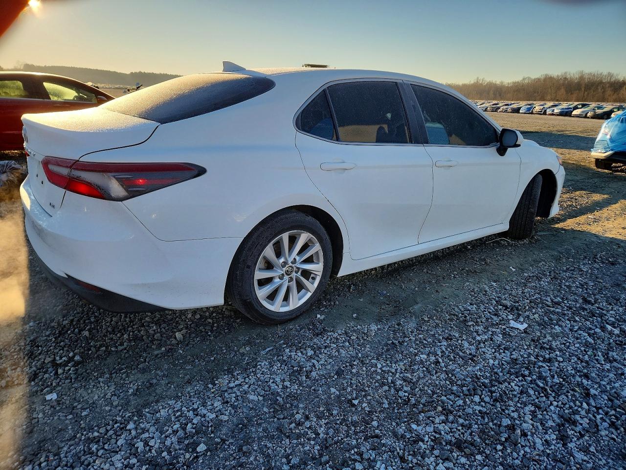 2022 TOYOTA CAMRY LE photo 3