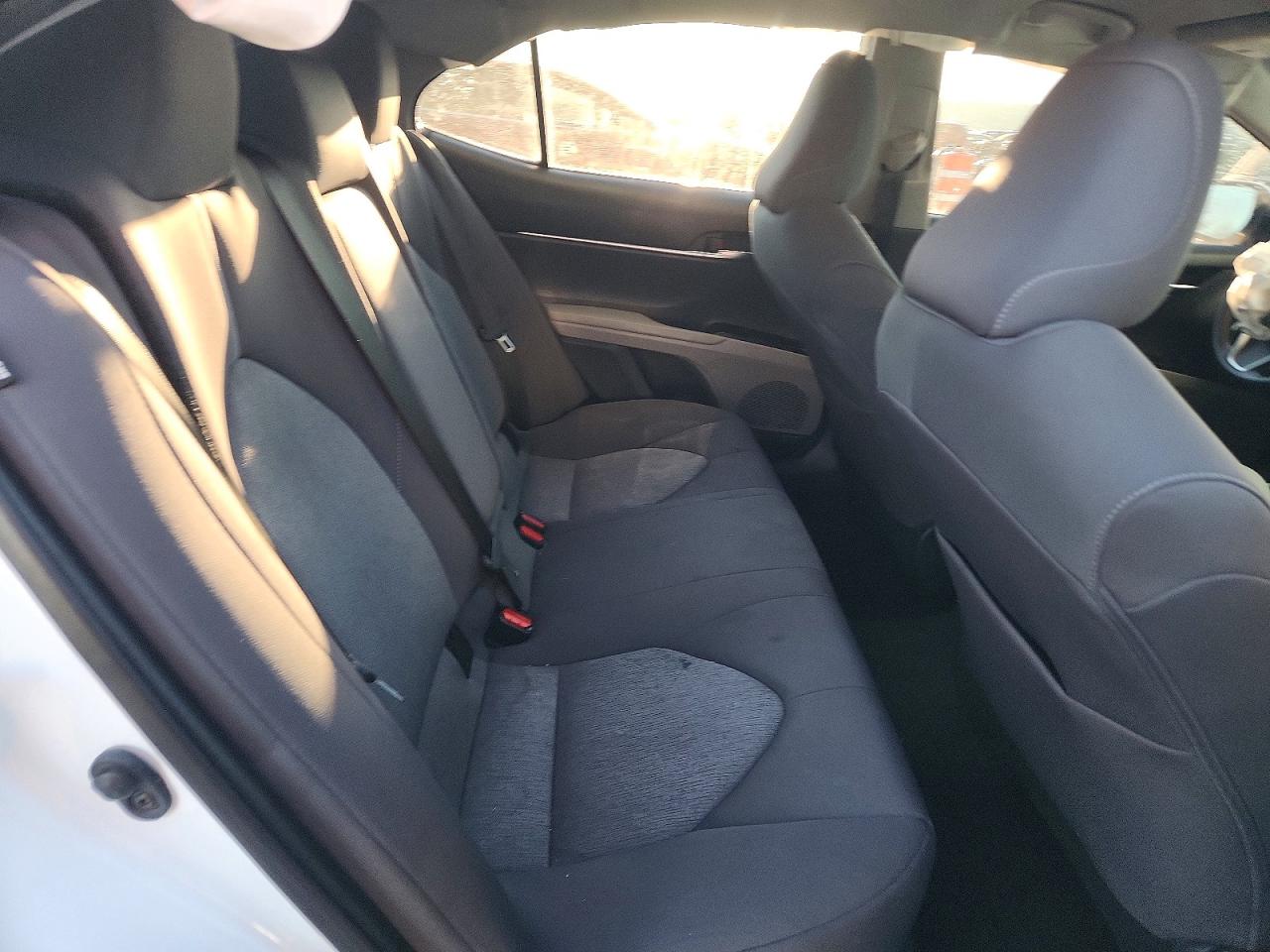 2022 TOYOTA CAMRY LE photo 10