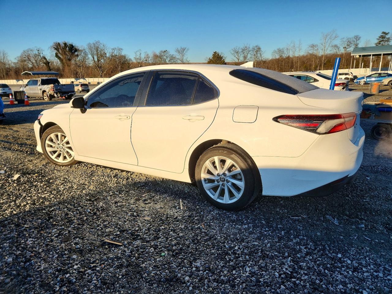 2022 TOYOTA CAMRY LE photo 2