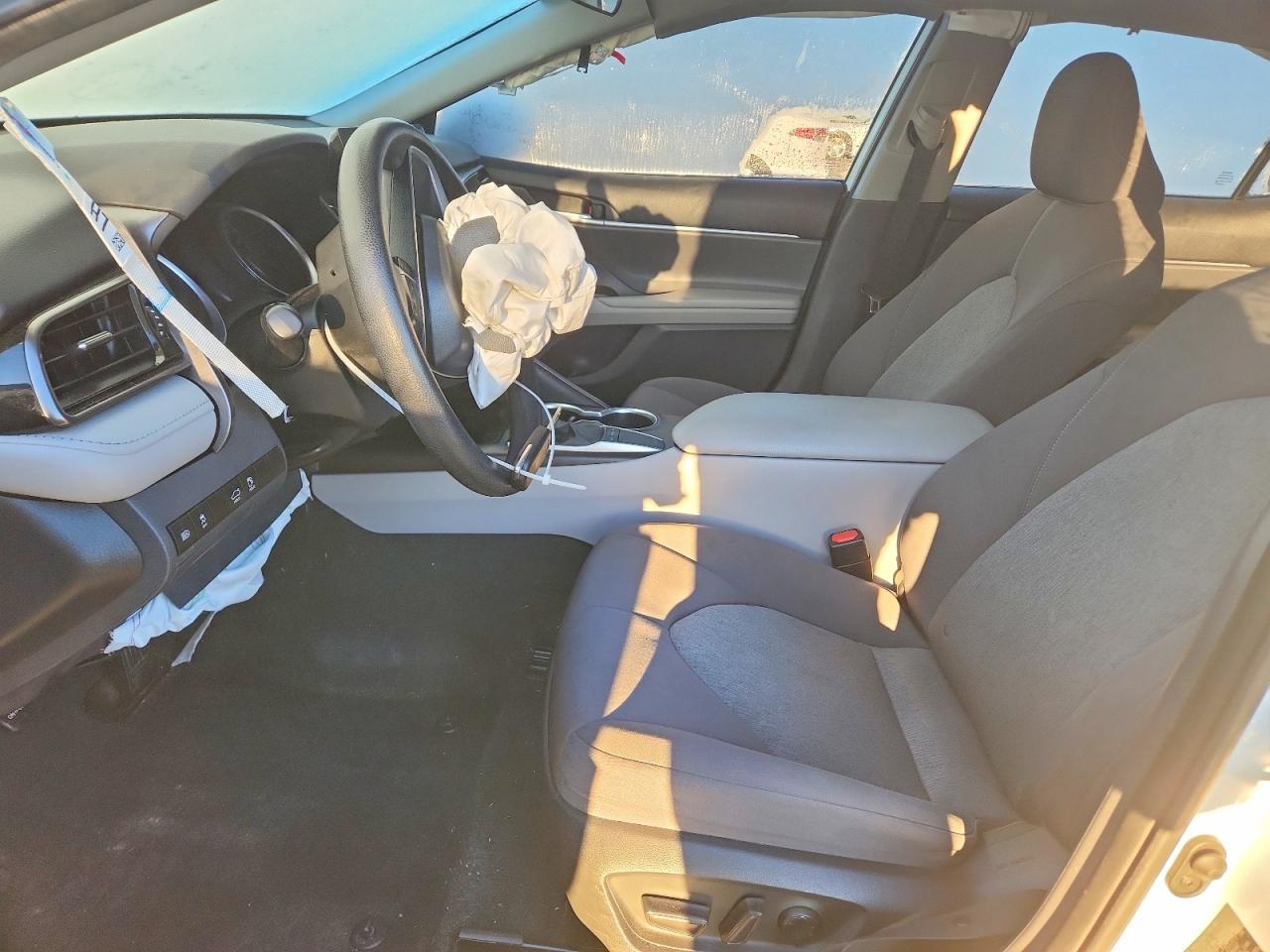 2022 TOYOTA CAMRY LE photo 7