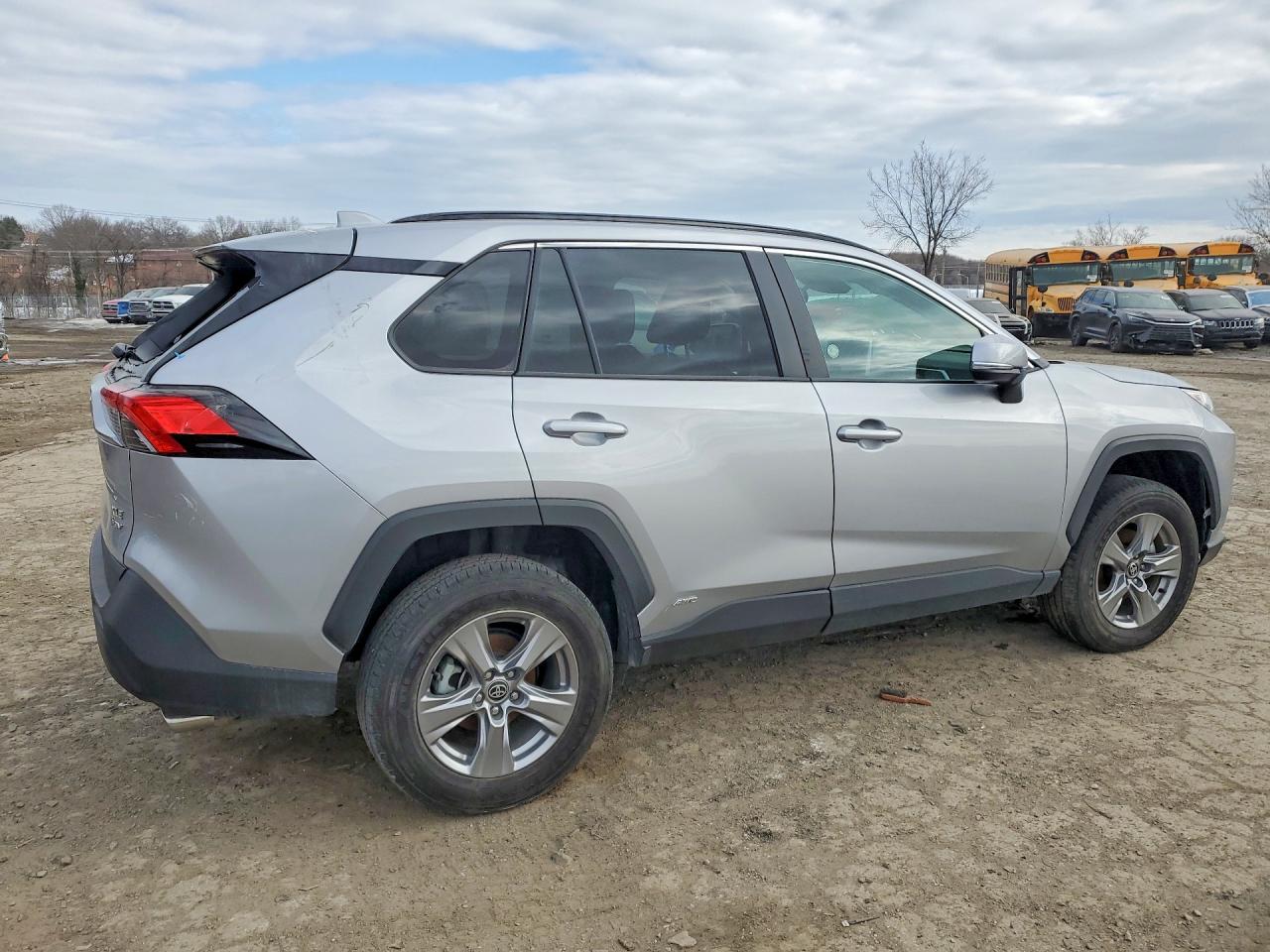 2025 TOYOTA RAV4 HYBRID XLE AWD photo 7