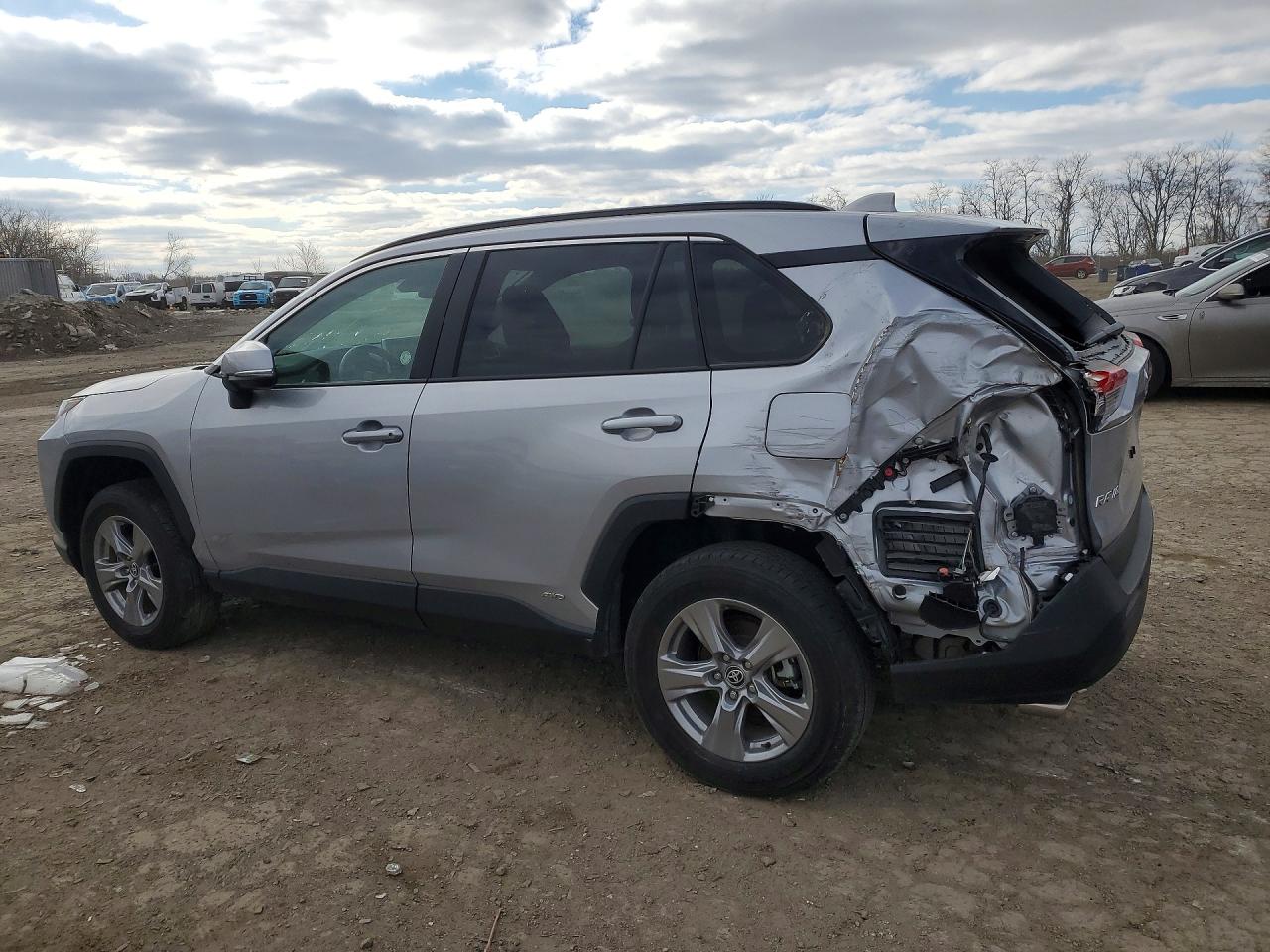 2025 TOYOTA RAV4 HYBRID XLE AWD photo 4