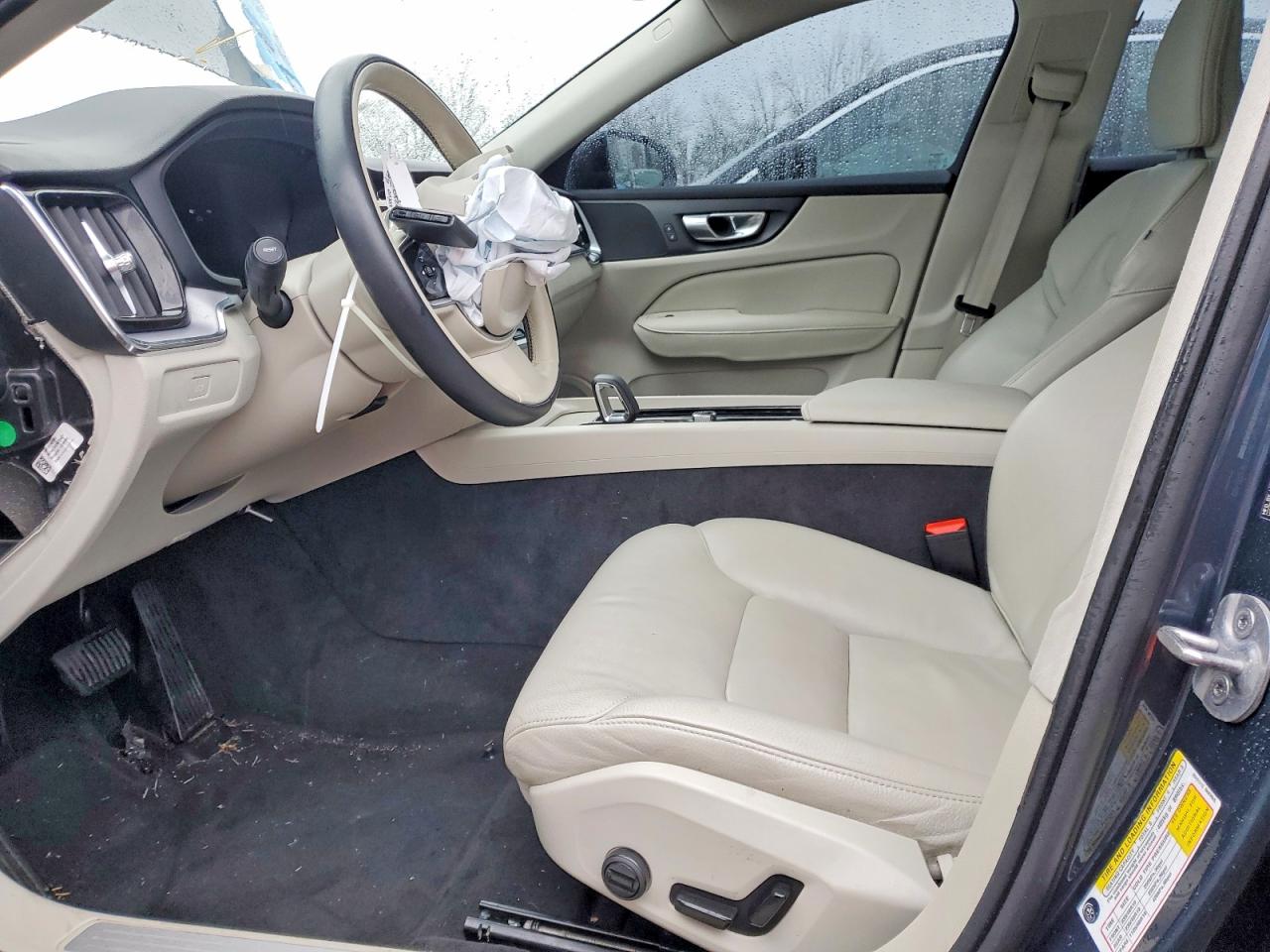 2024 VOLVO S60 CORE photo 7