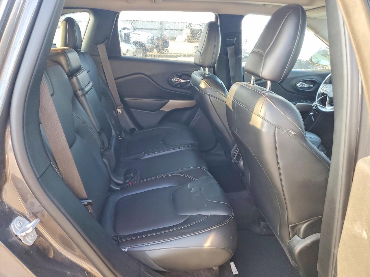 2018 JEEP CHEROKEE photo 11