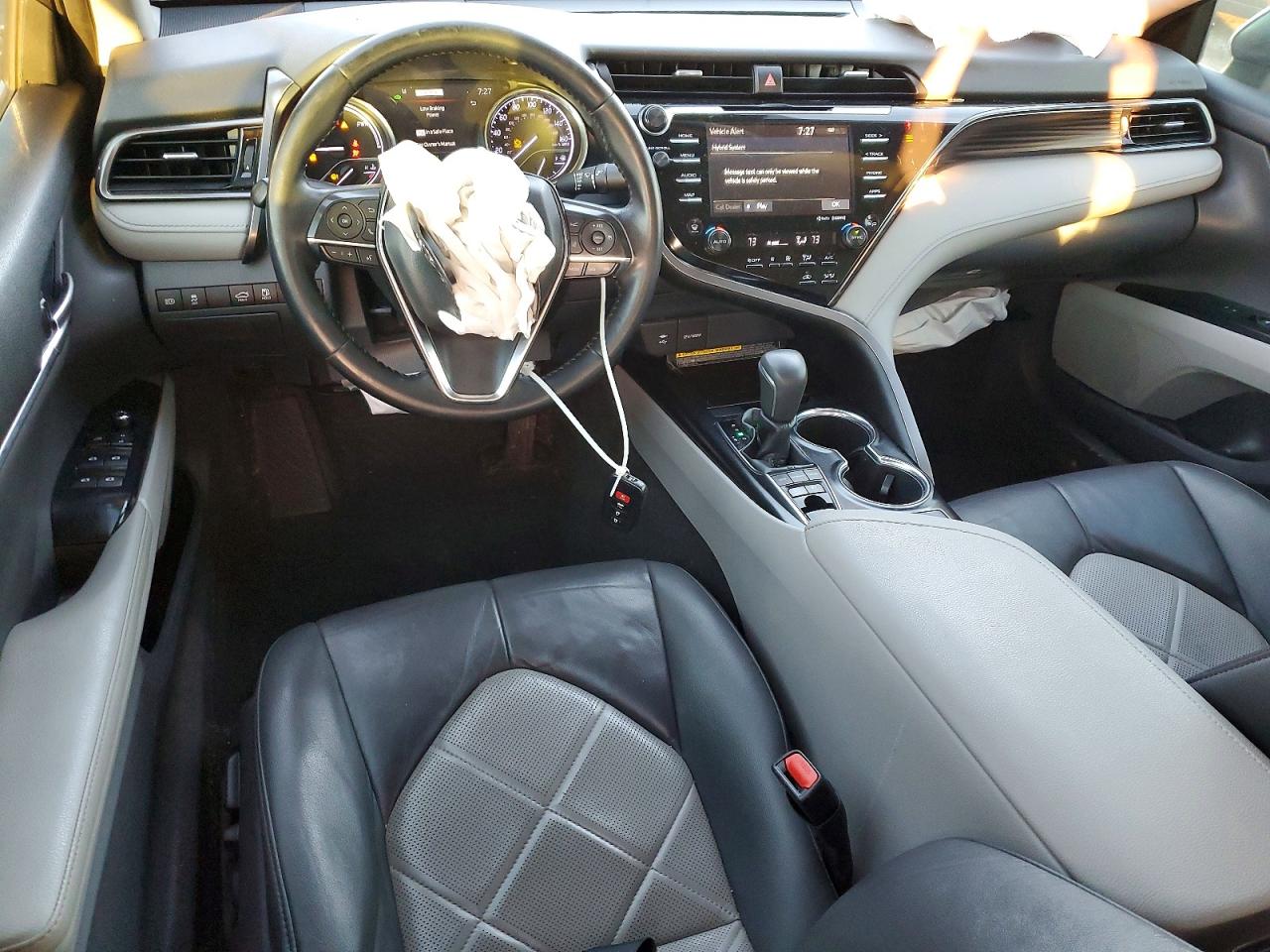 2019 TOYOTA CAMRY HYBRID photo 22