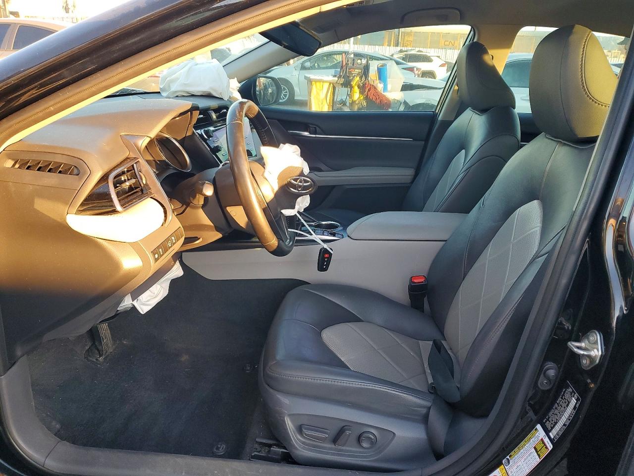 2019 TOYOTA CAMRY HYBRID photo 19