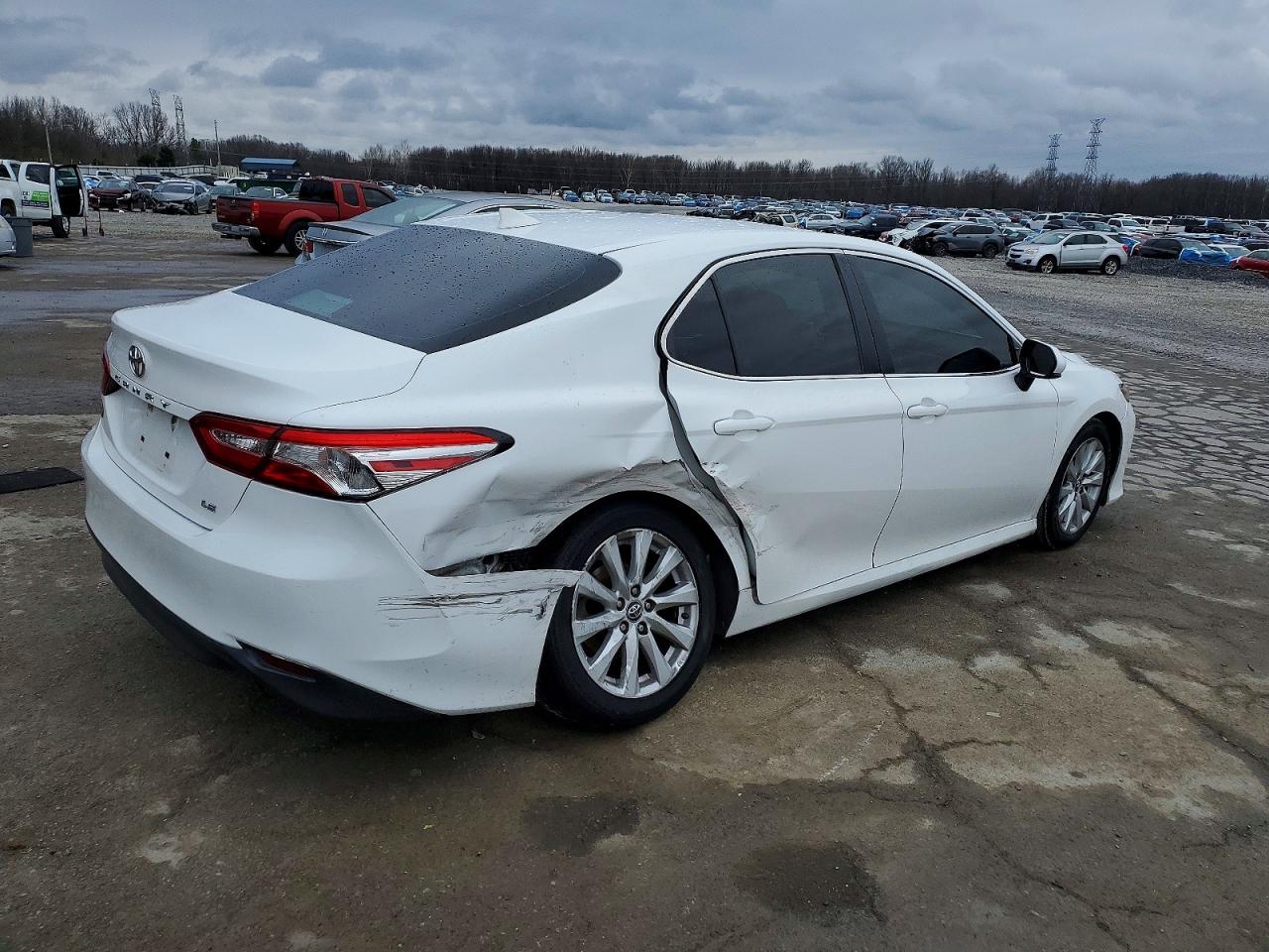 2020 TOYOTA CAMRY LE photo 3