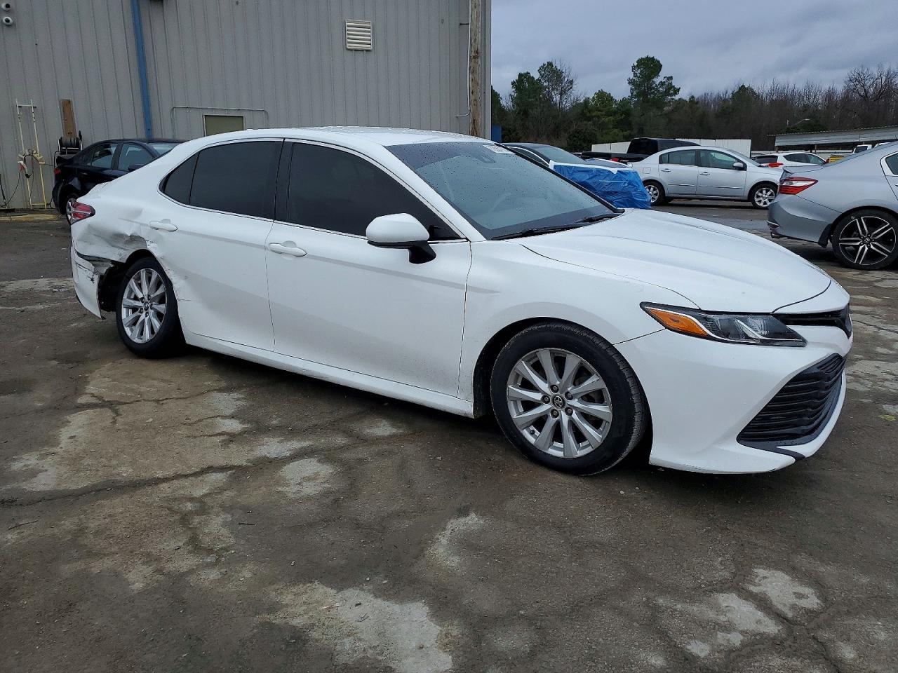 2020 TOYOTA CAMRY LE photo 4