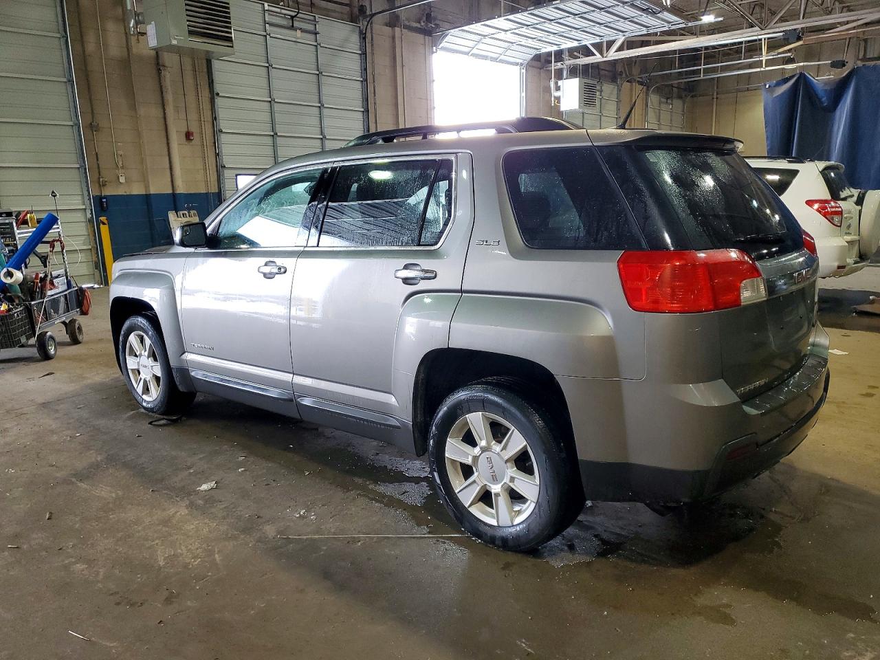 2012 GMC TERRAIN SLE photo 2