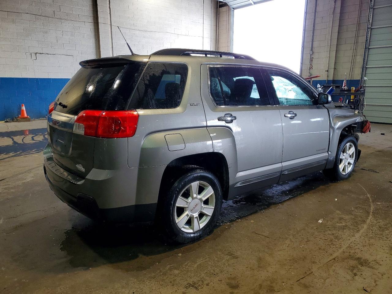 2012 GMC TERRAIN SLE photo 3