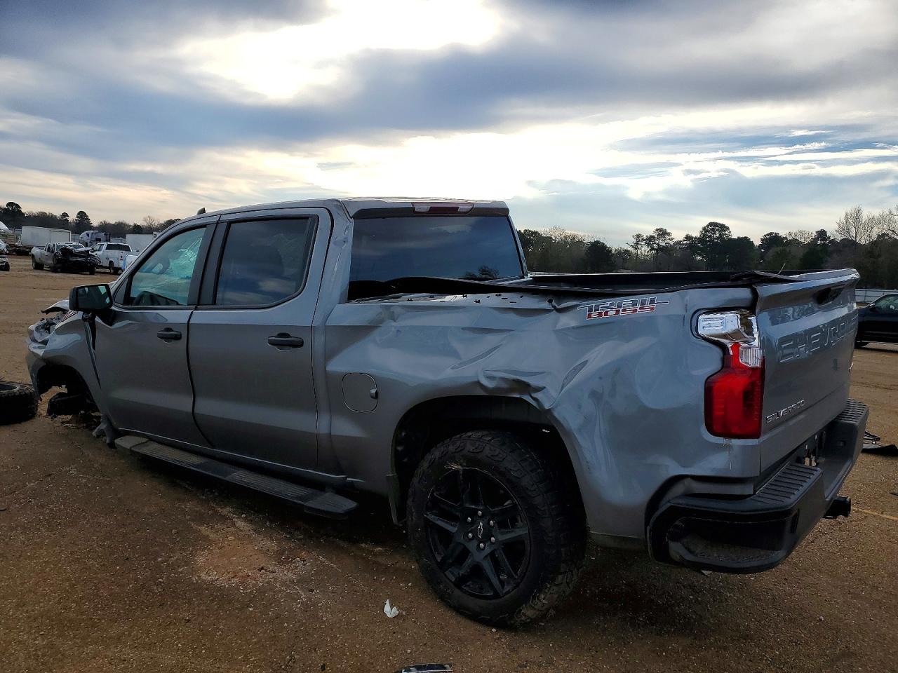 2025 CHEVROLET SILVERADO K1500 TRAIL BOSS CUSTOM photo 2