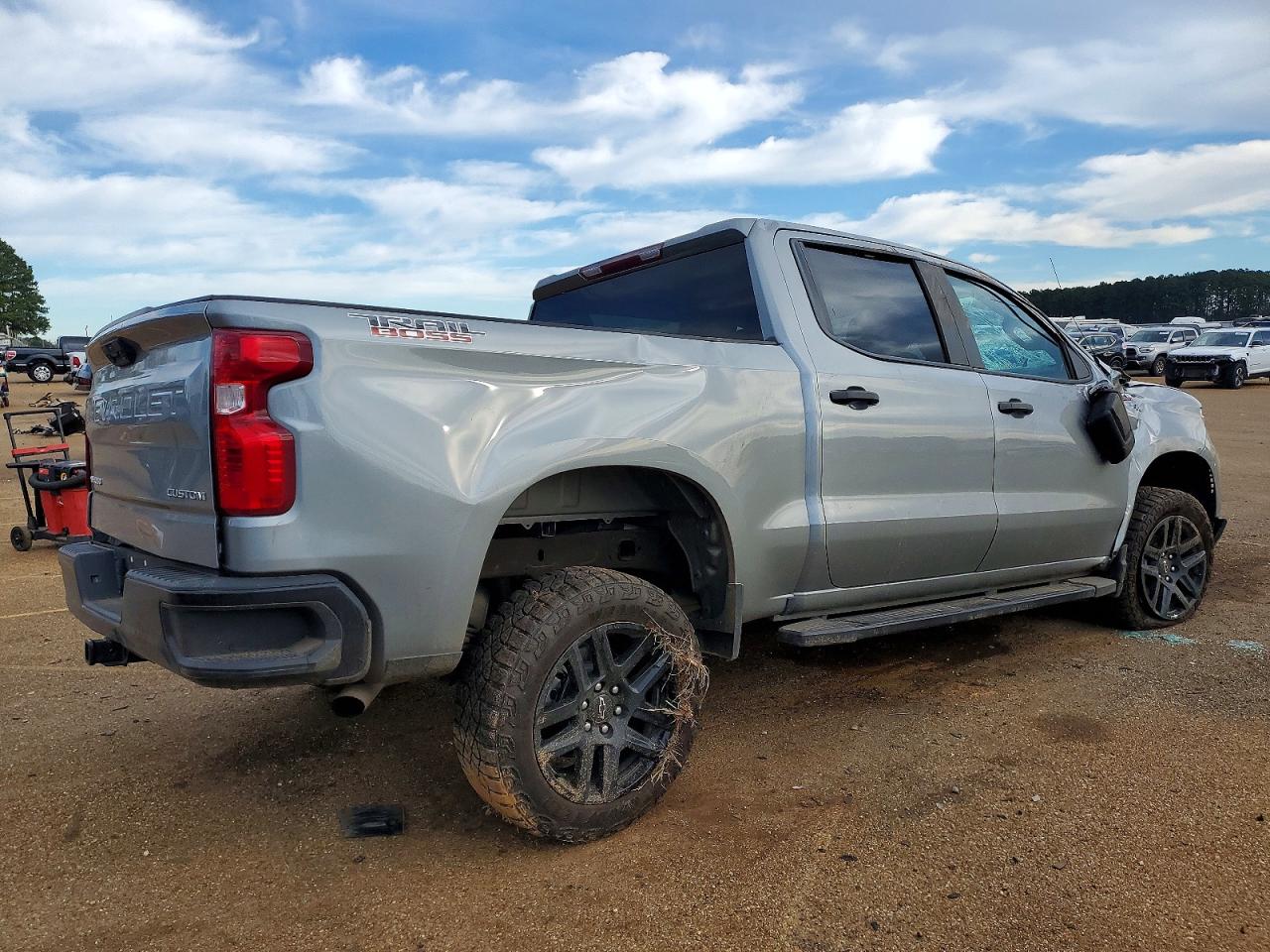 2025 CHEVROLET SILVERADO K1500 TRAIL BOSS CUSTOM photo 3