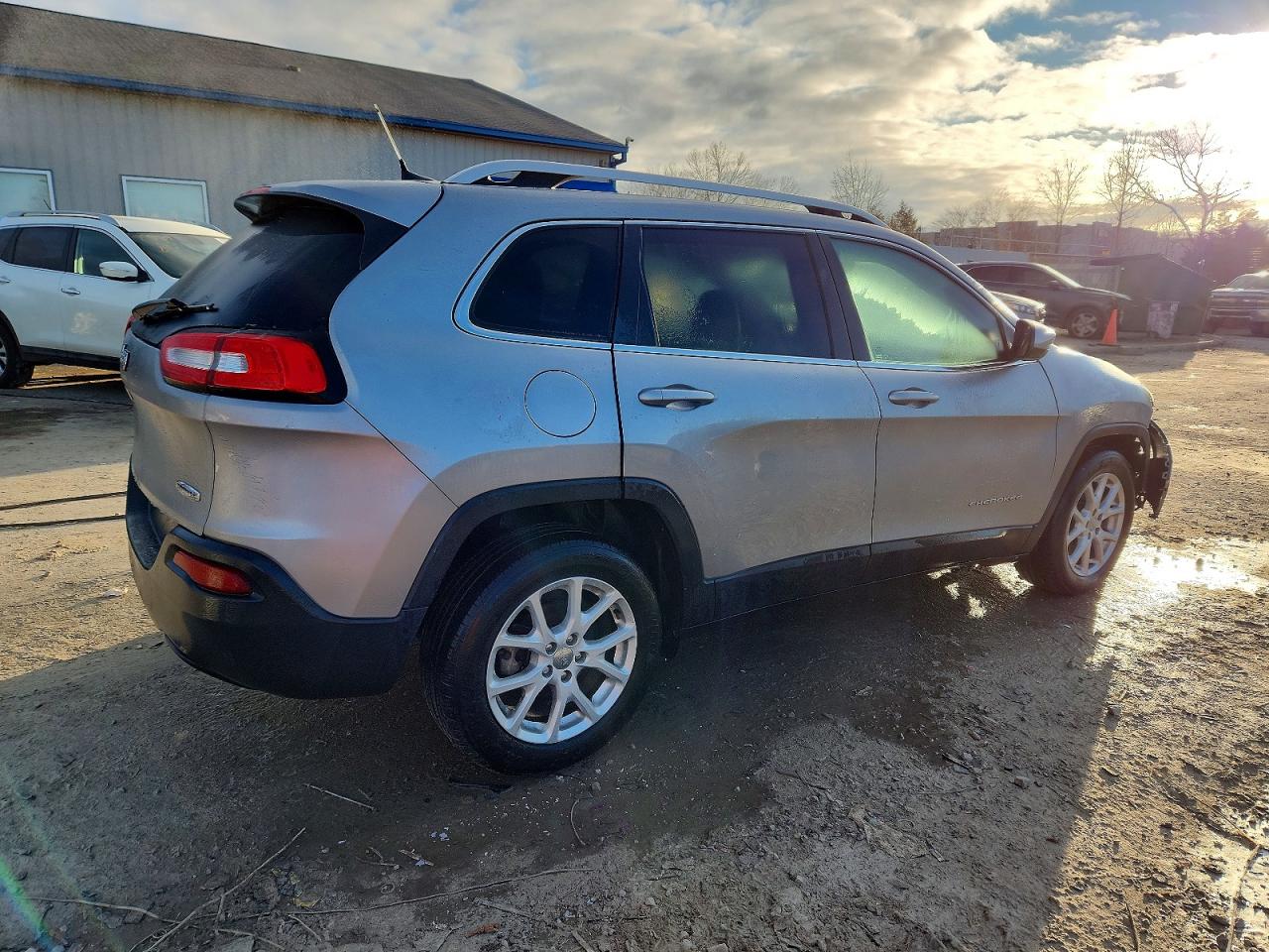 2017 JEEP CHEROKEE LATITUDE photo 5