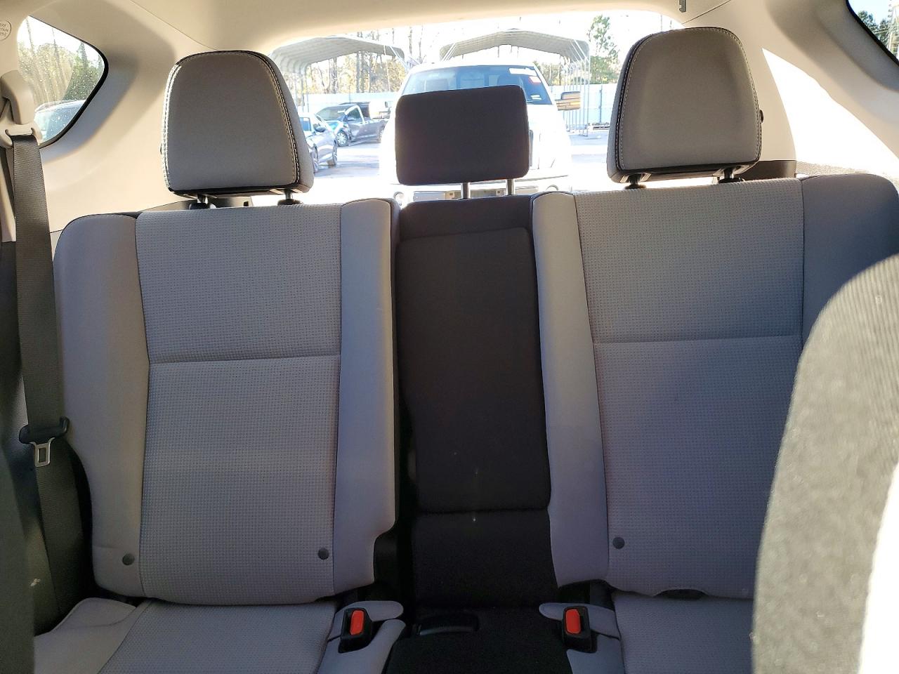 2016 TOYOTA RAV4 XLE photo 10