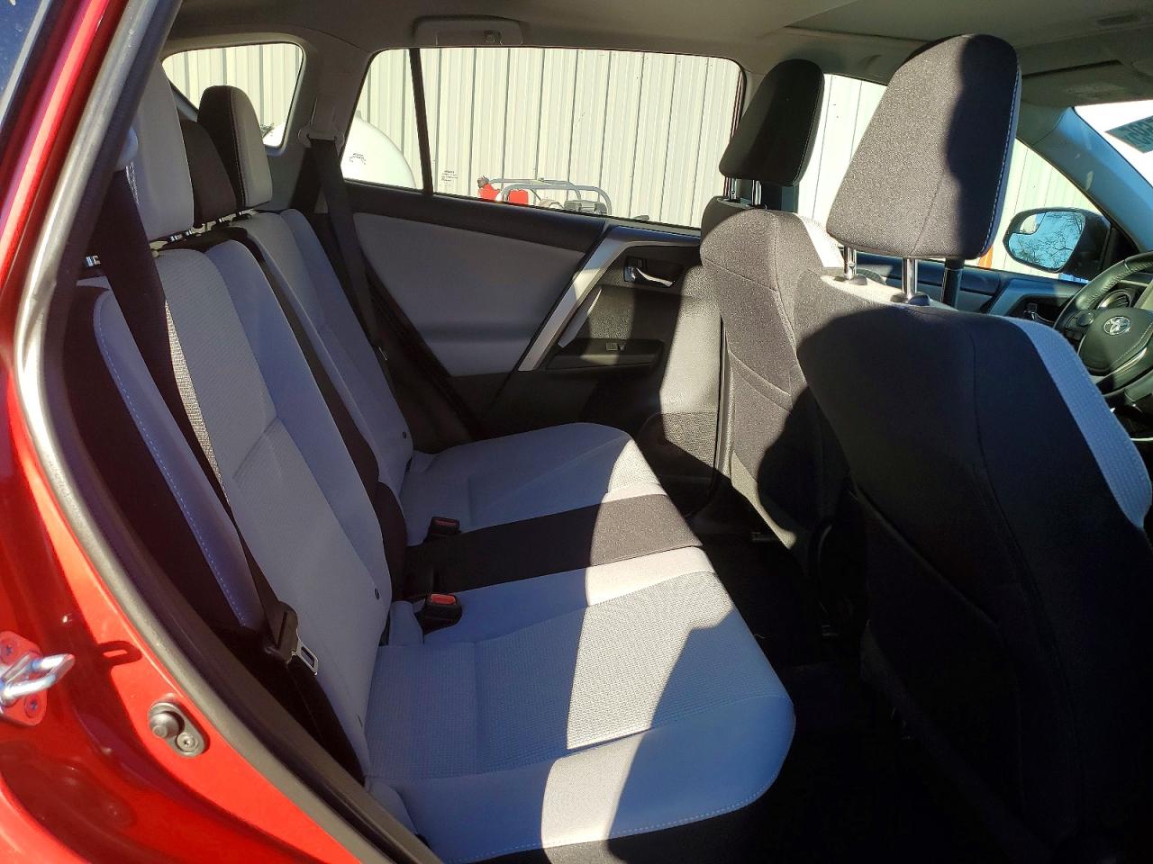 2016 TOYOTA RAV4 XLE photo 11