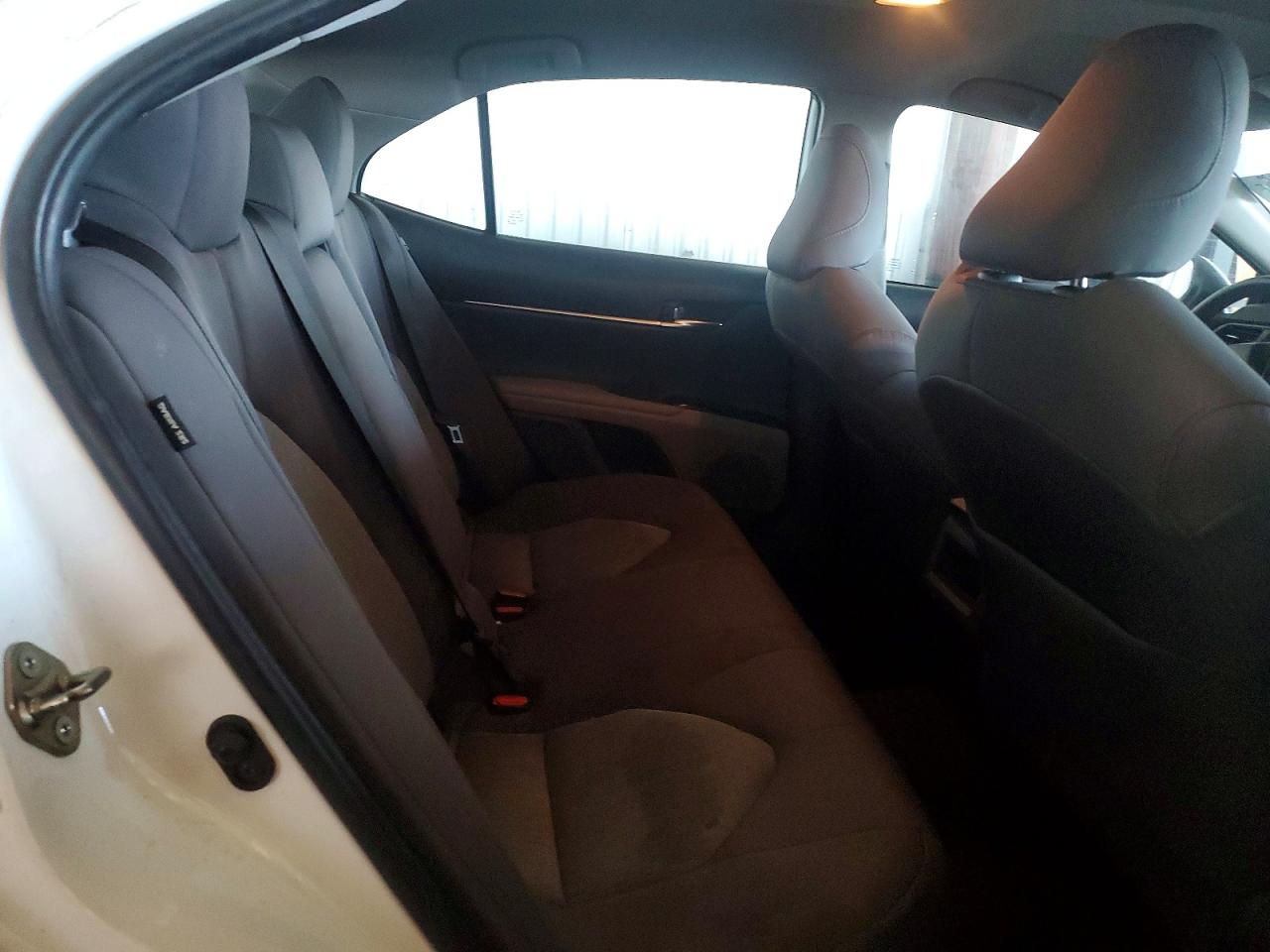 2020 TOYOTA CAMRY LE photo 10