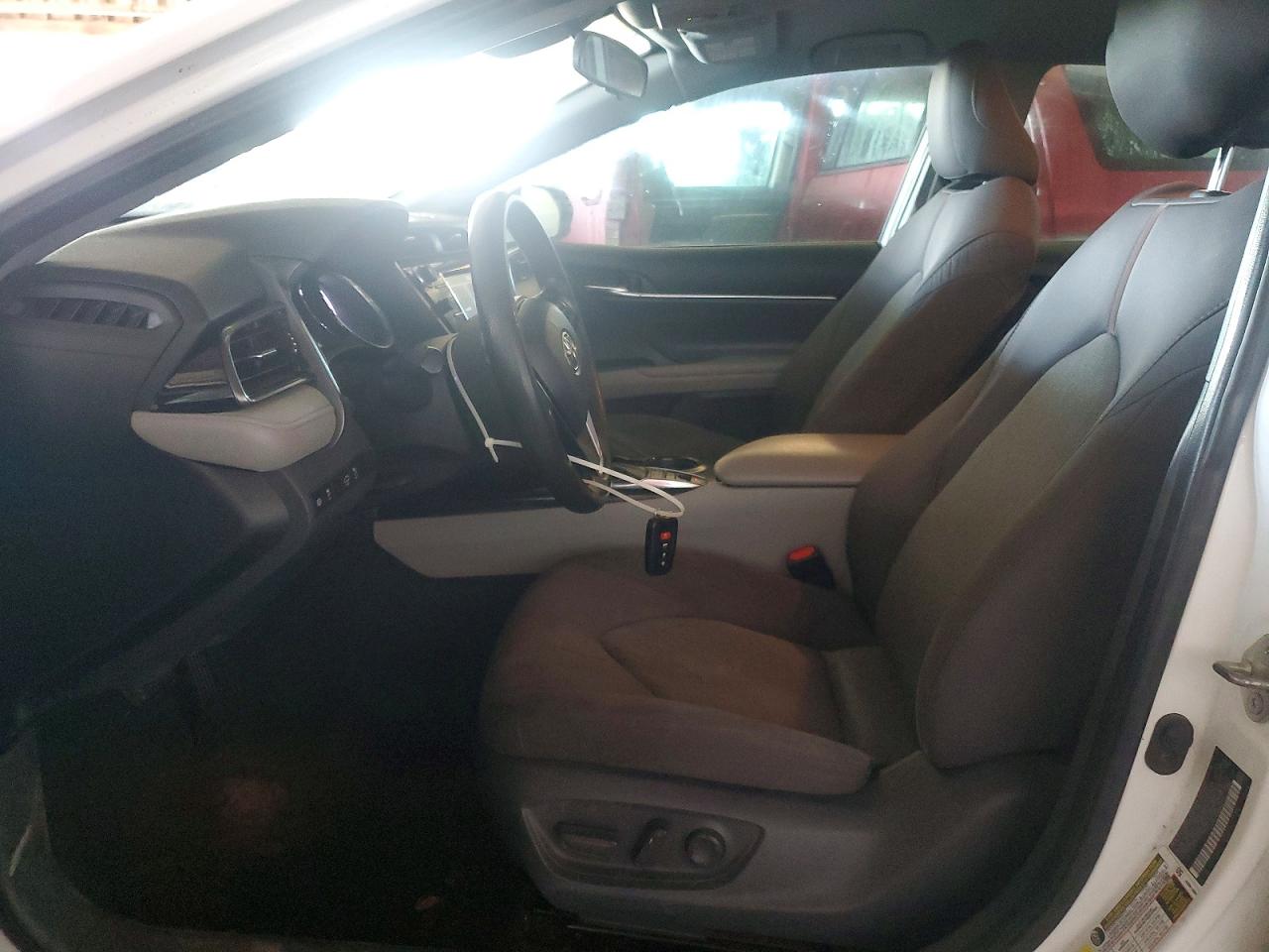 2020 TOYOTA CAMRY LE photo 7