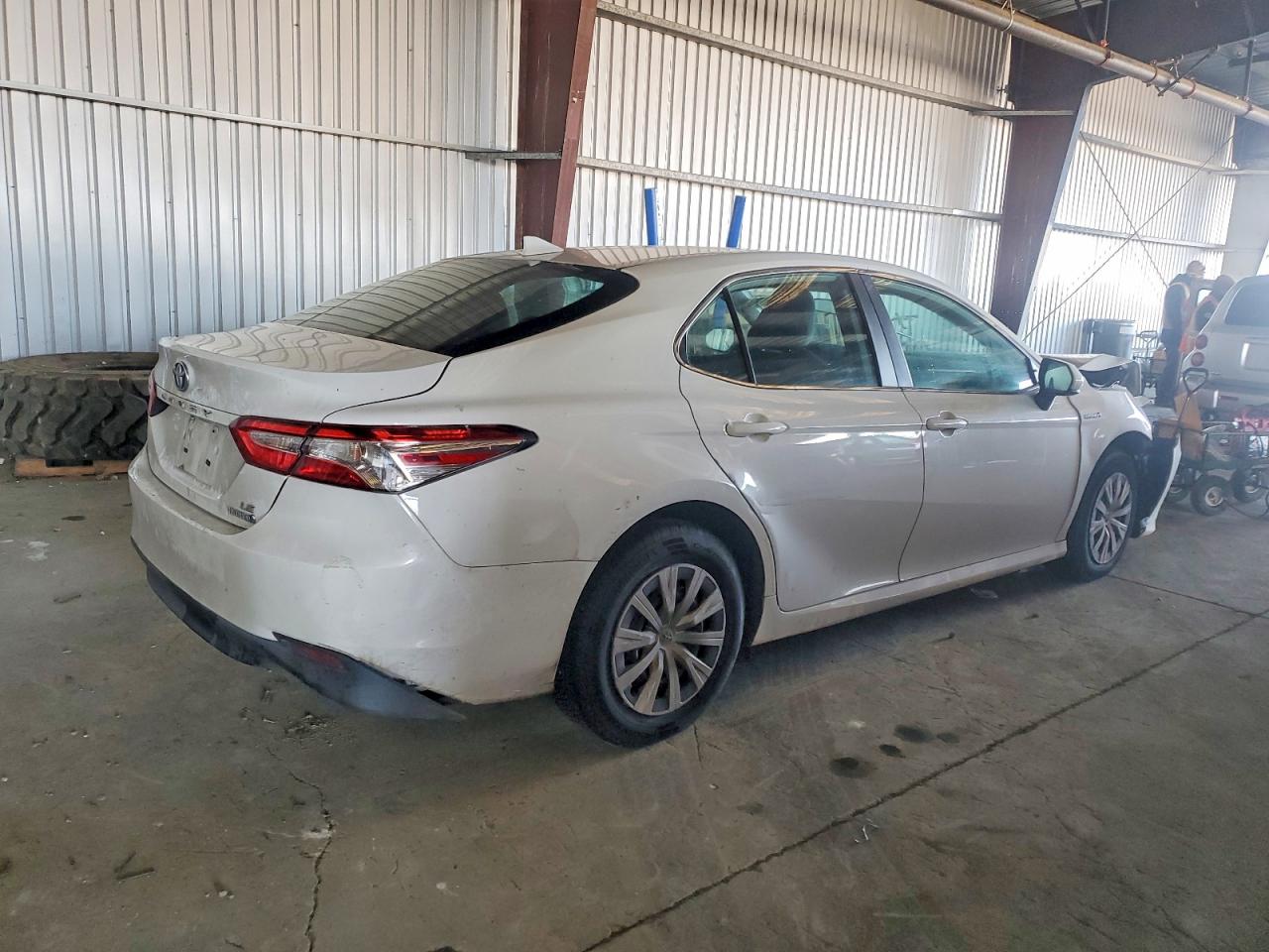 2020 TOYOTA CAMRY LE photo 3
