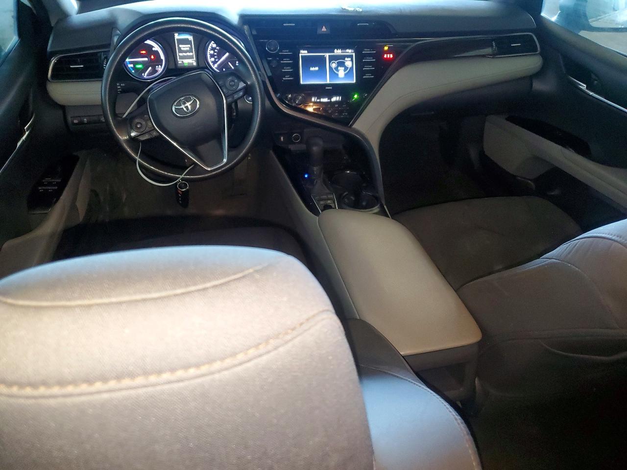 2020 TOYOTA CAMRY LE photo 8