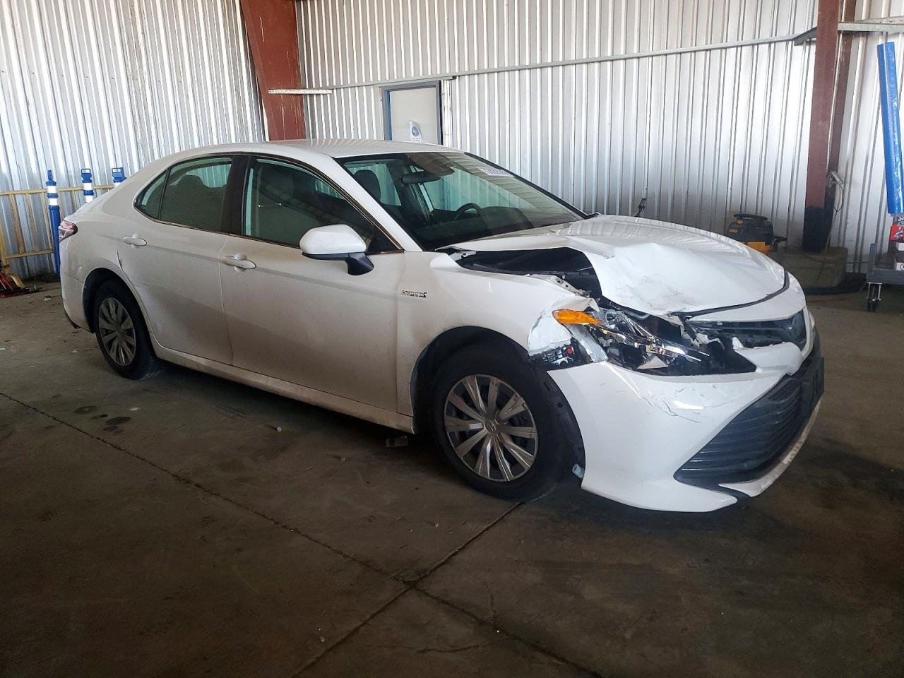 2020 TOYOTA CAMRY LE photo 4