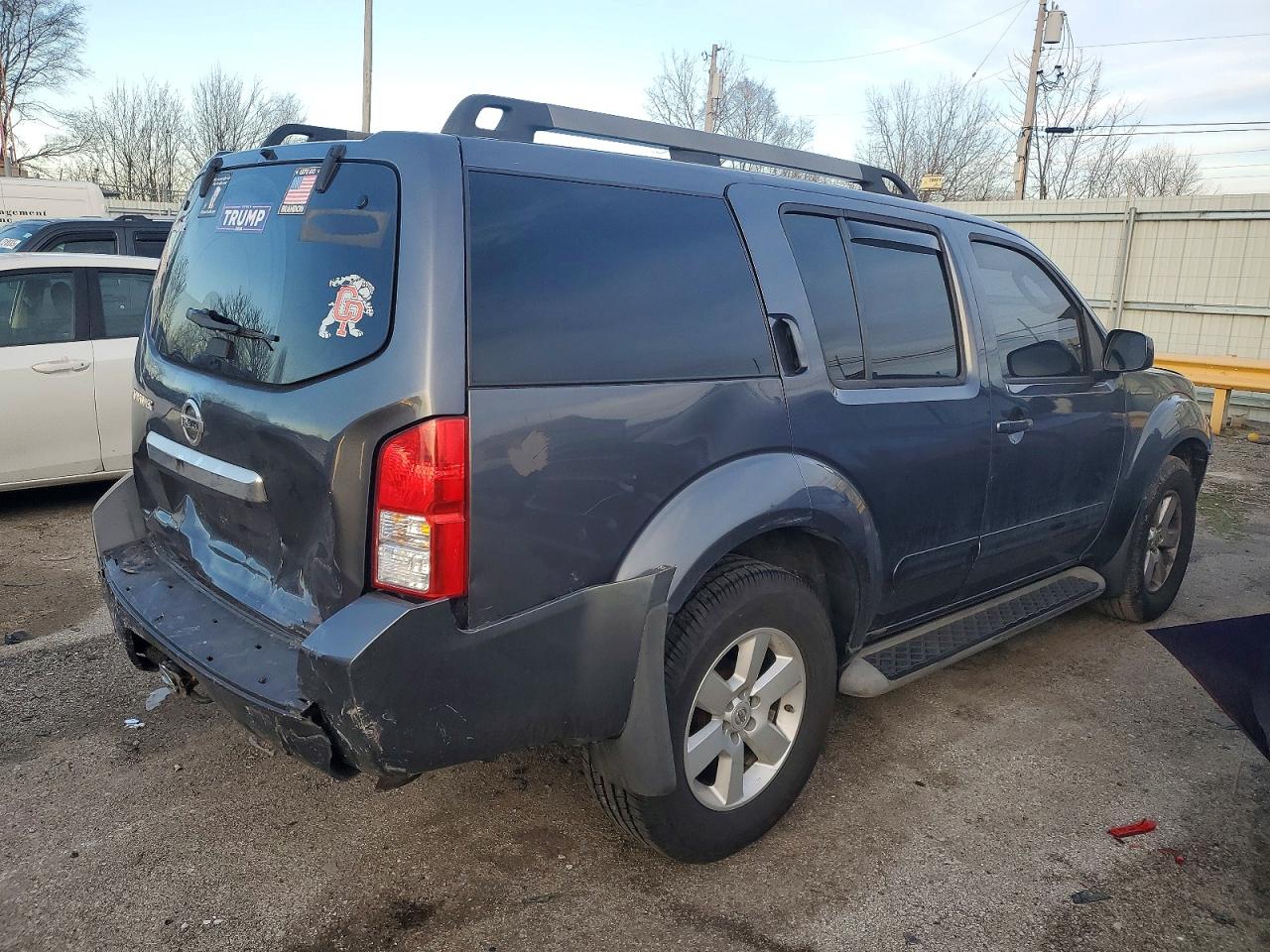 2011 NISSAN PATHFINDER S photo 3