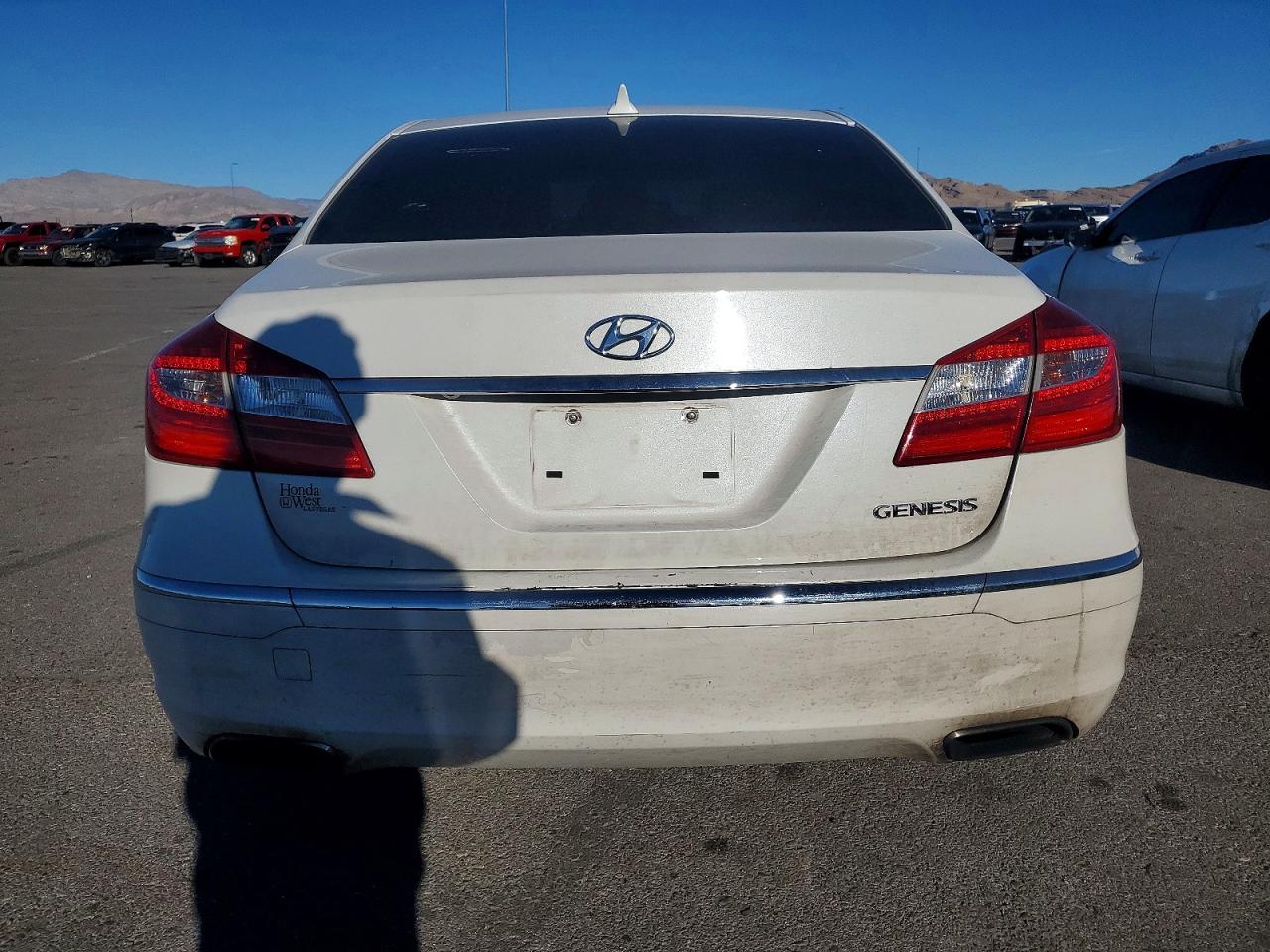 2013 HYUNDAI GENESIS photo 11
