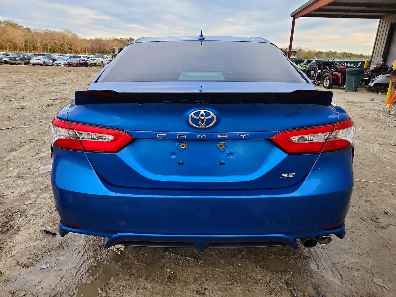 2020 TOYOTA CAMRY SE photo 6