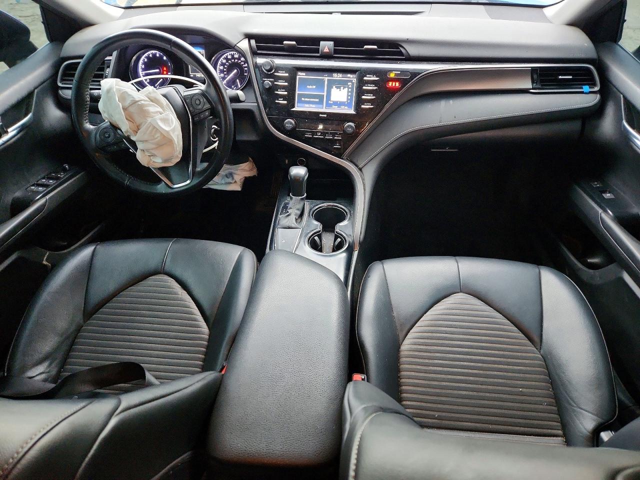 2020 TOYOTA CAMRY SE photo 8