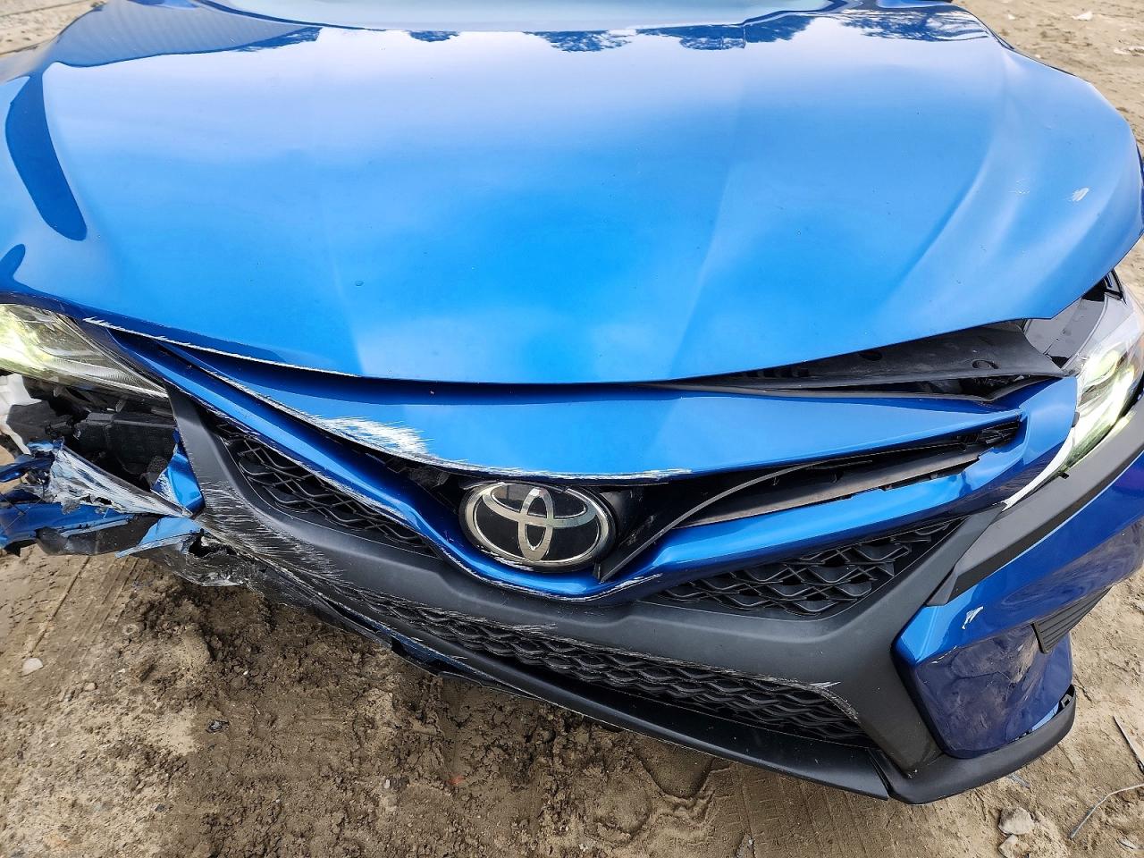 2020 TOYOTA CAMRY SE photo 11